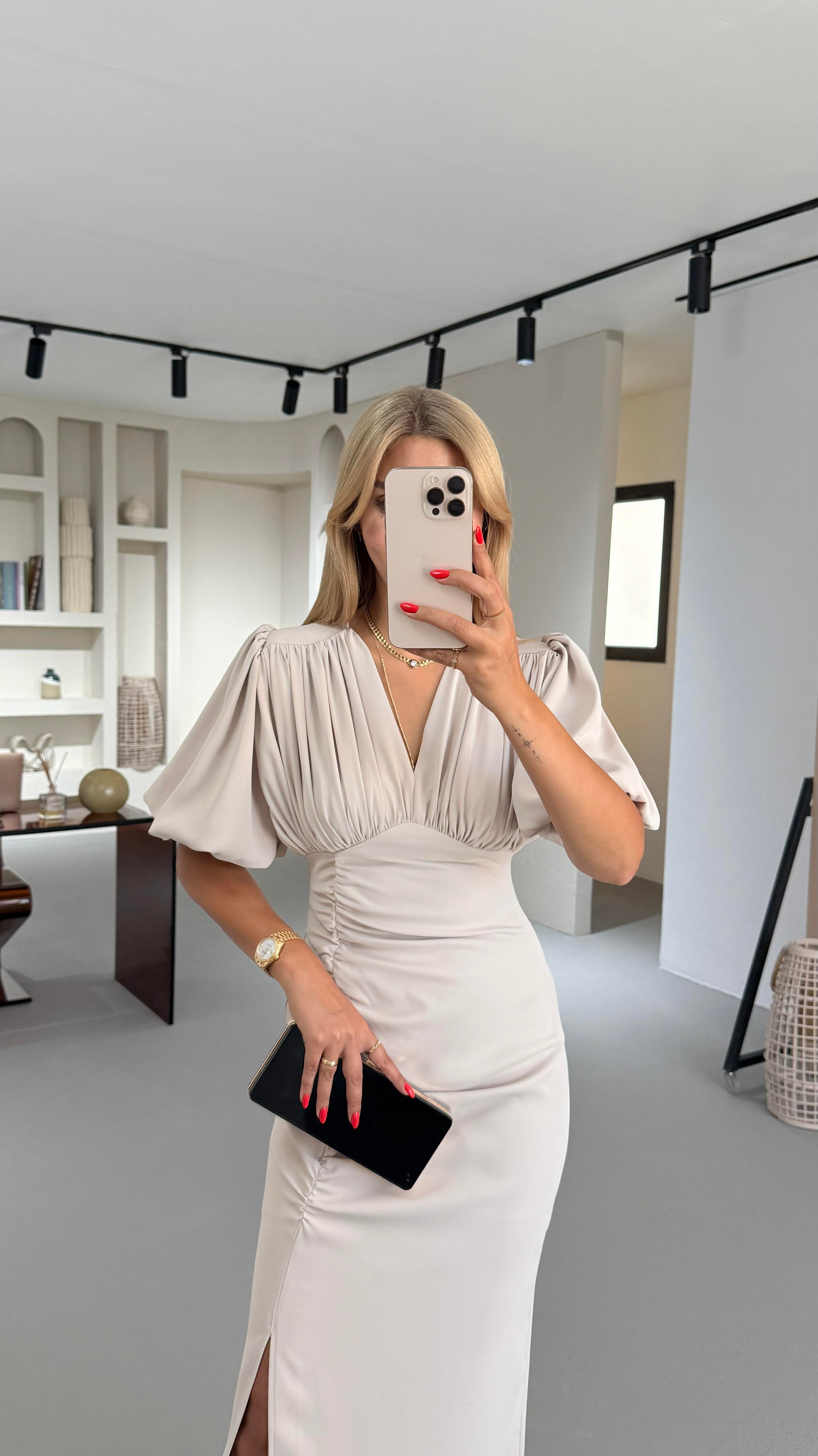 Drape Detay Yırtmaçlı Taş Saten Elbise
