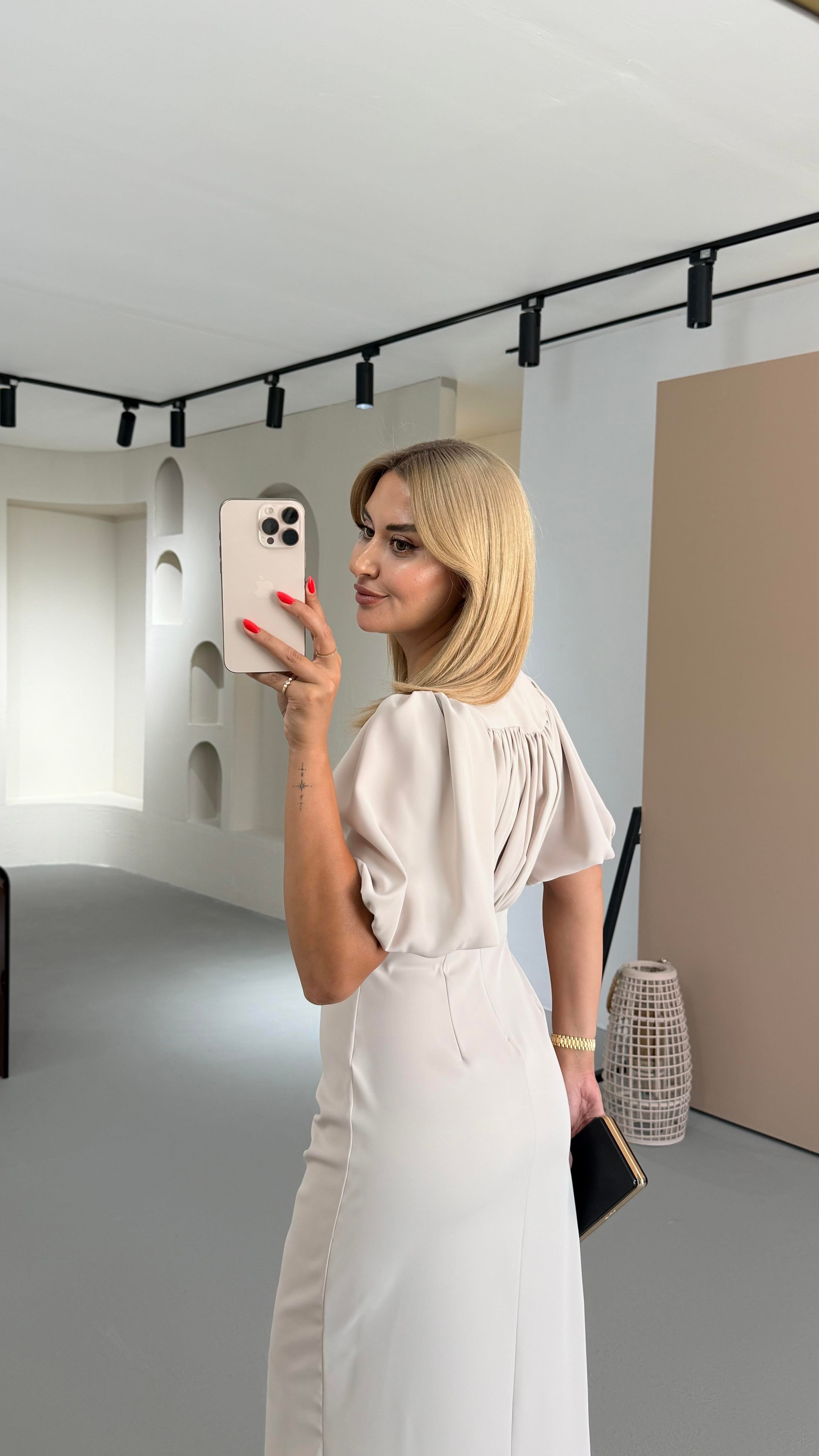 Drape Detay Yırtmaçlı Taş Saten Elbise