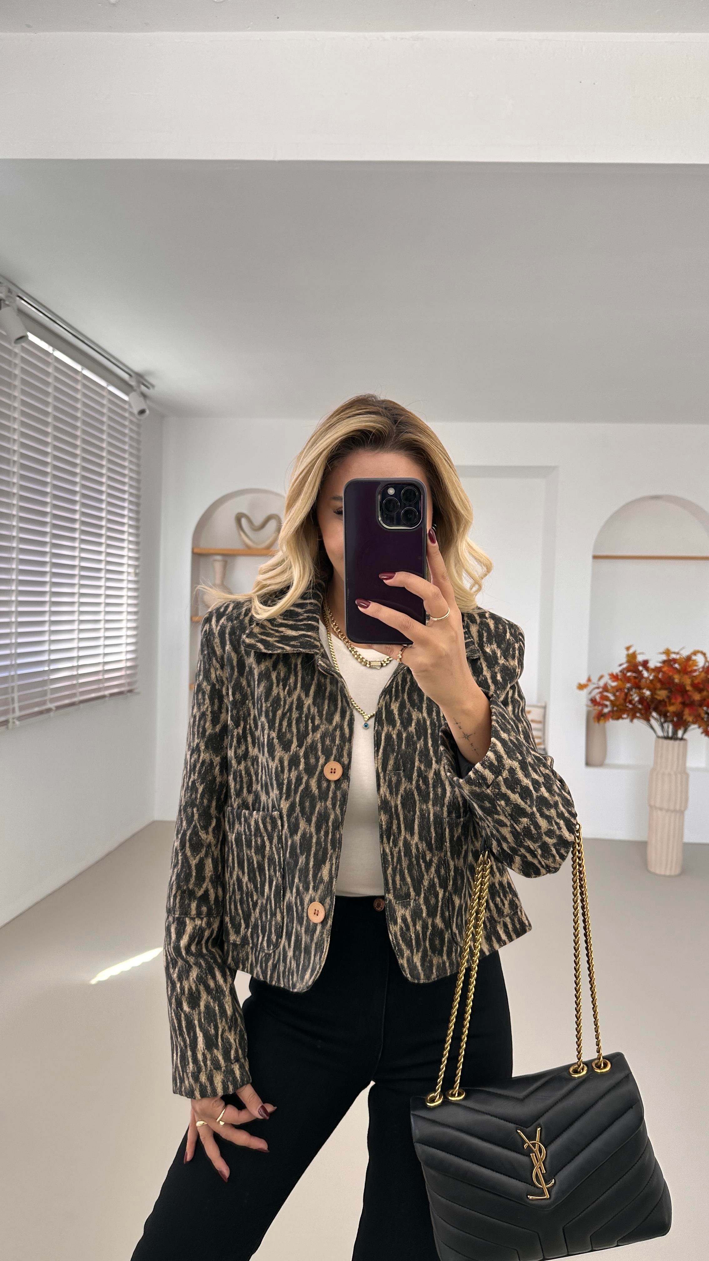 Düğmeli Leopar Kaşe Ceket