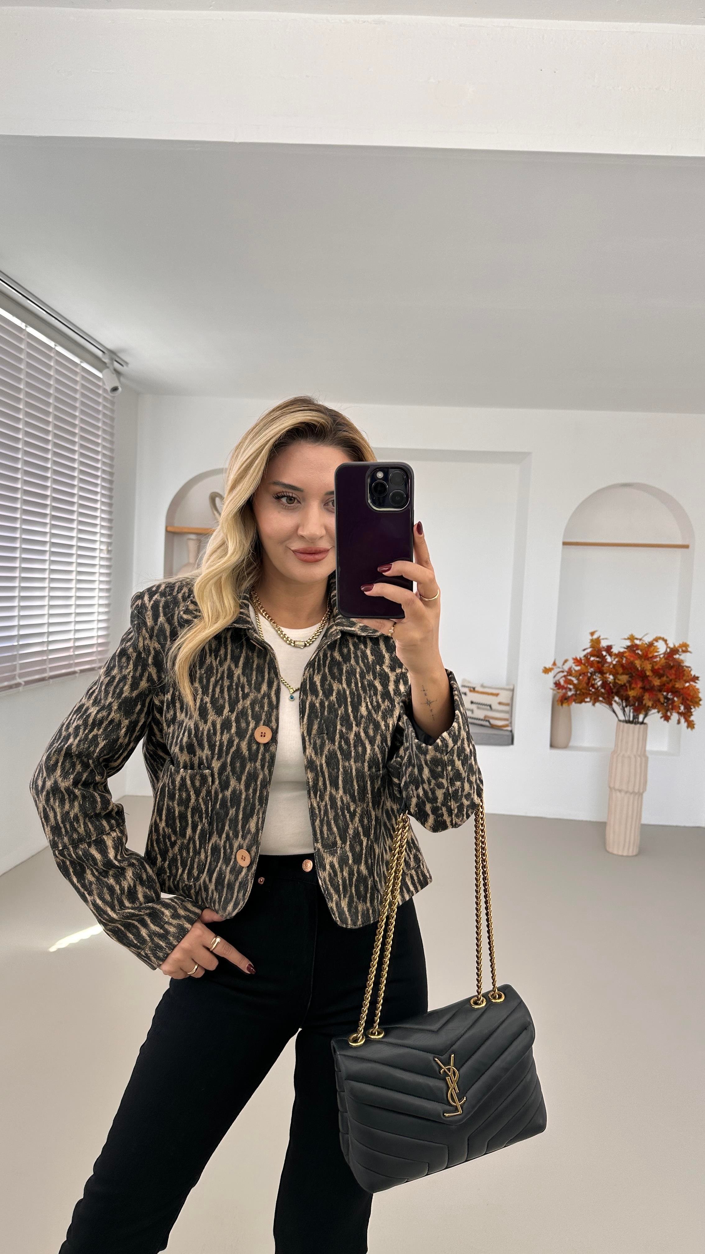 Düğmeli Leopar Kaşe Ceket