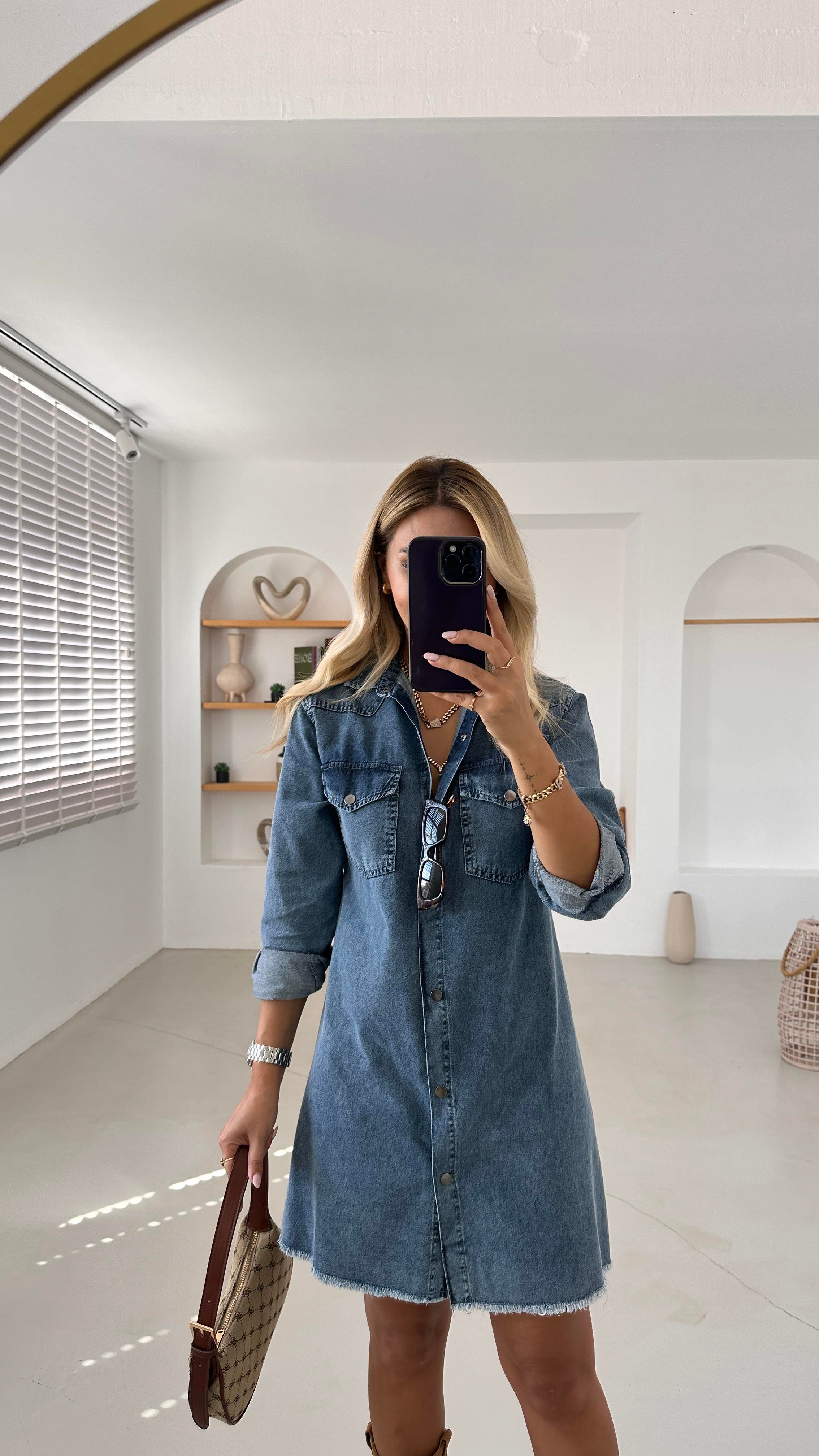 Etek Ucu Püsküllü Gömlek Yaka Mavi Yıkamalı Denim Elbise