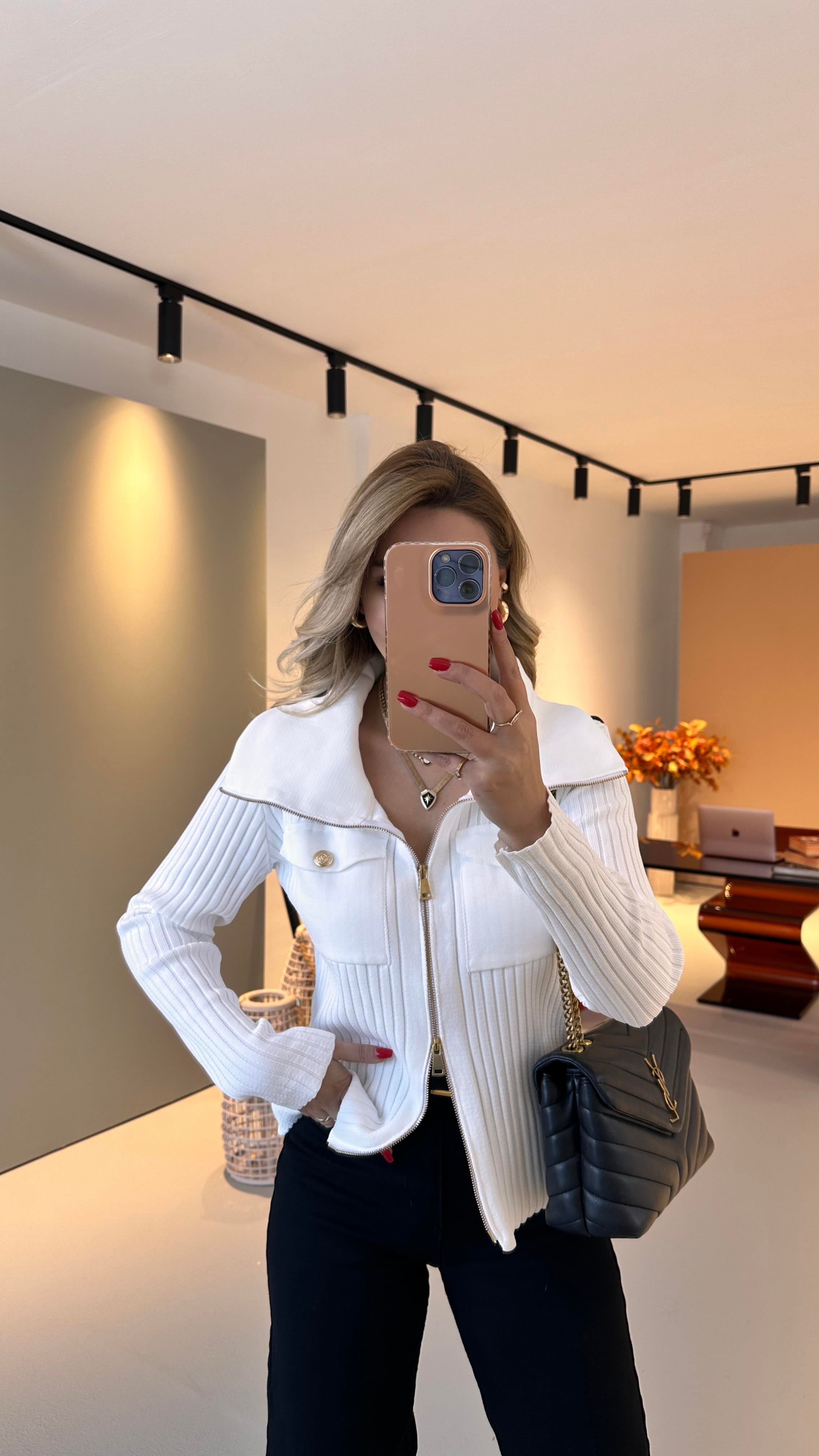 Fermuarlı Kapak Cep Detay Beyaz Triko