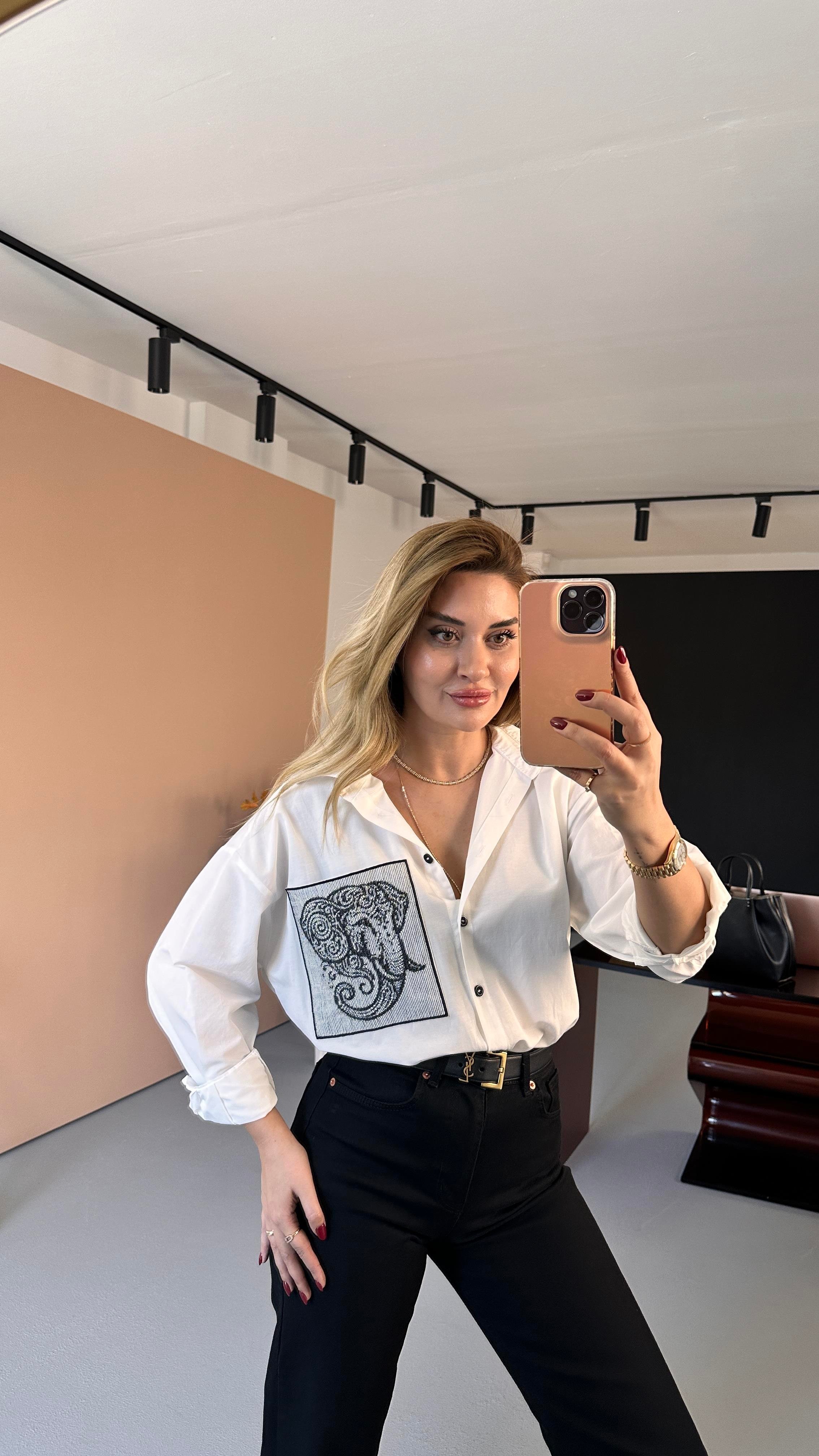 Fil Nakışlı Oversize Beyaz Poplin Gömlek