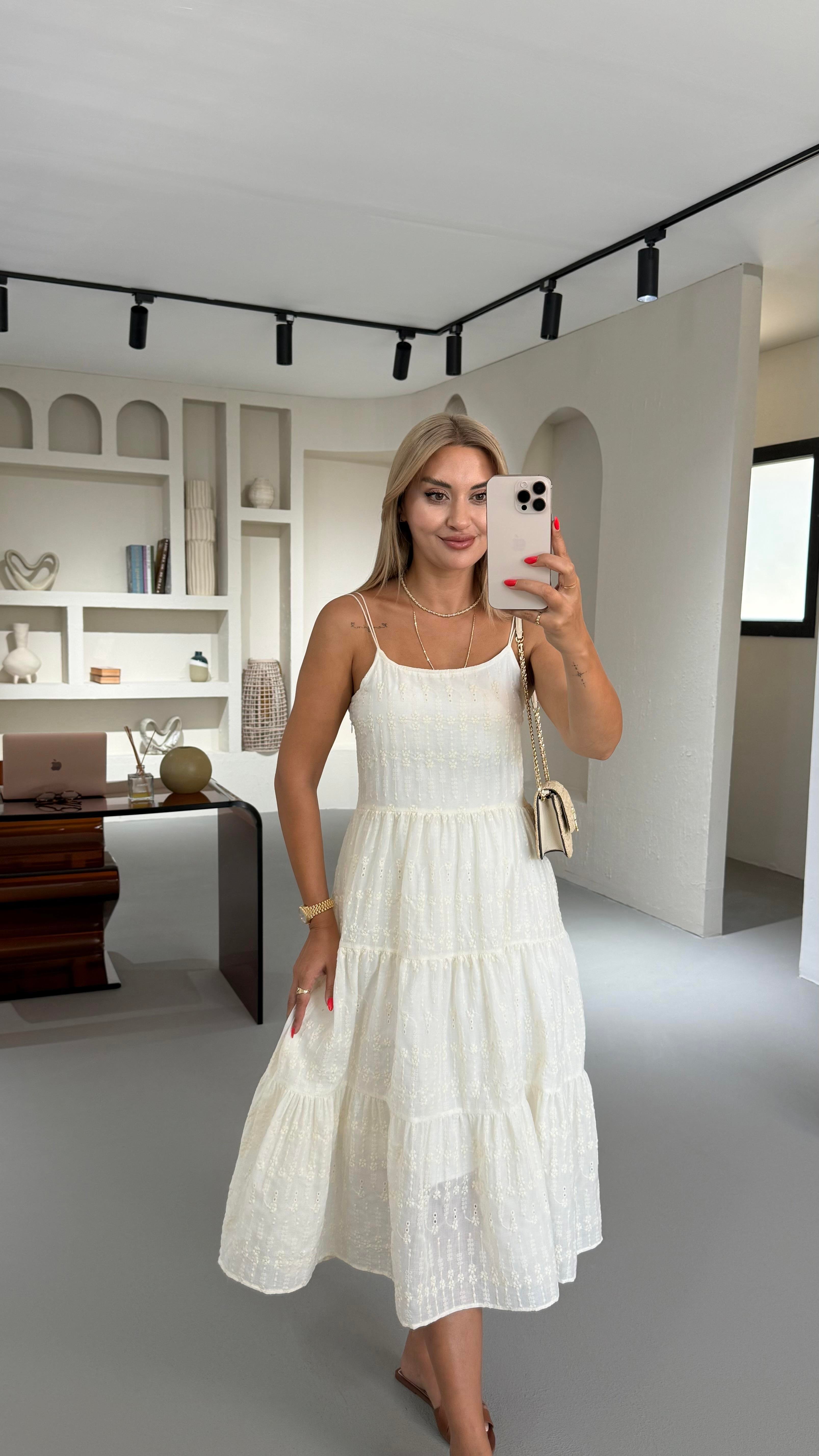 Fisto Detay Astarlı Ekru Elbise