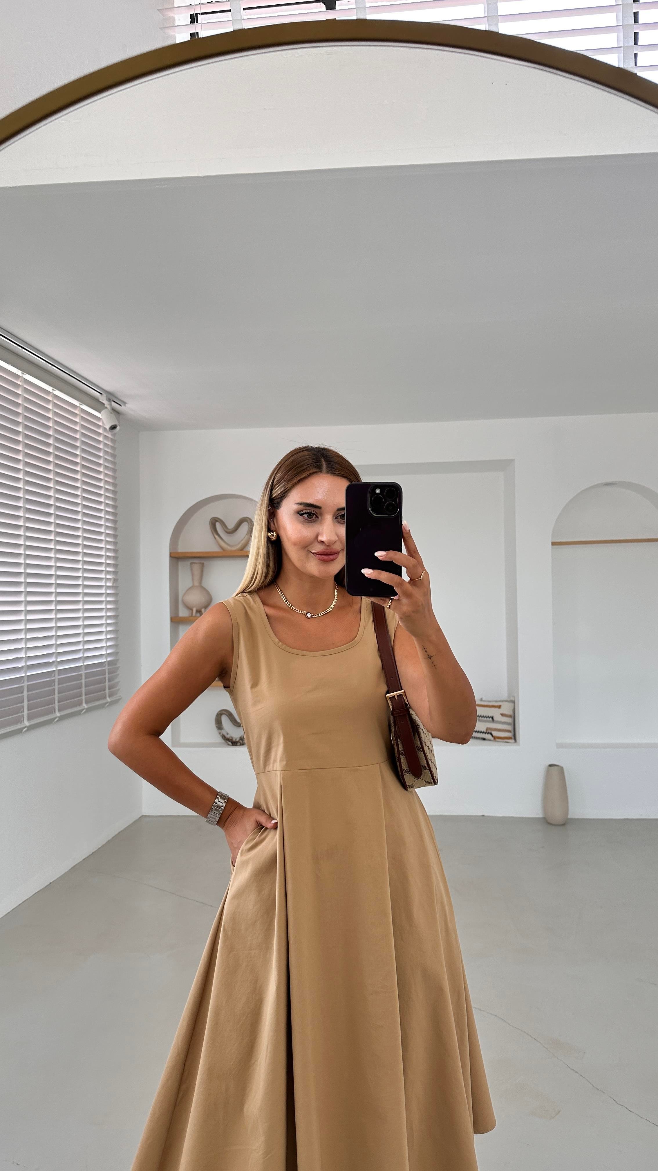 Kare Yaka Piliseli Camel Poplin Elbise