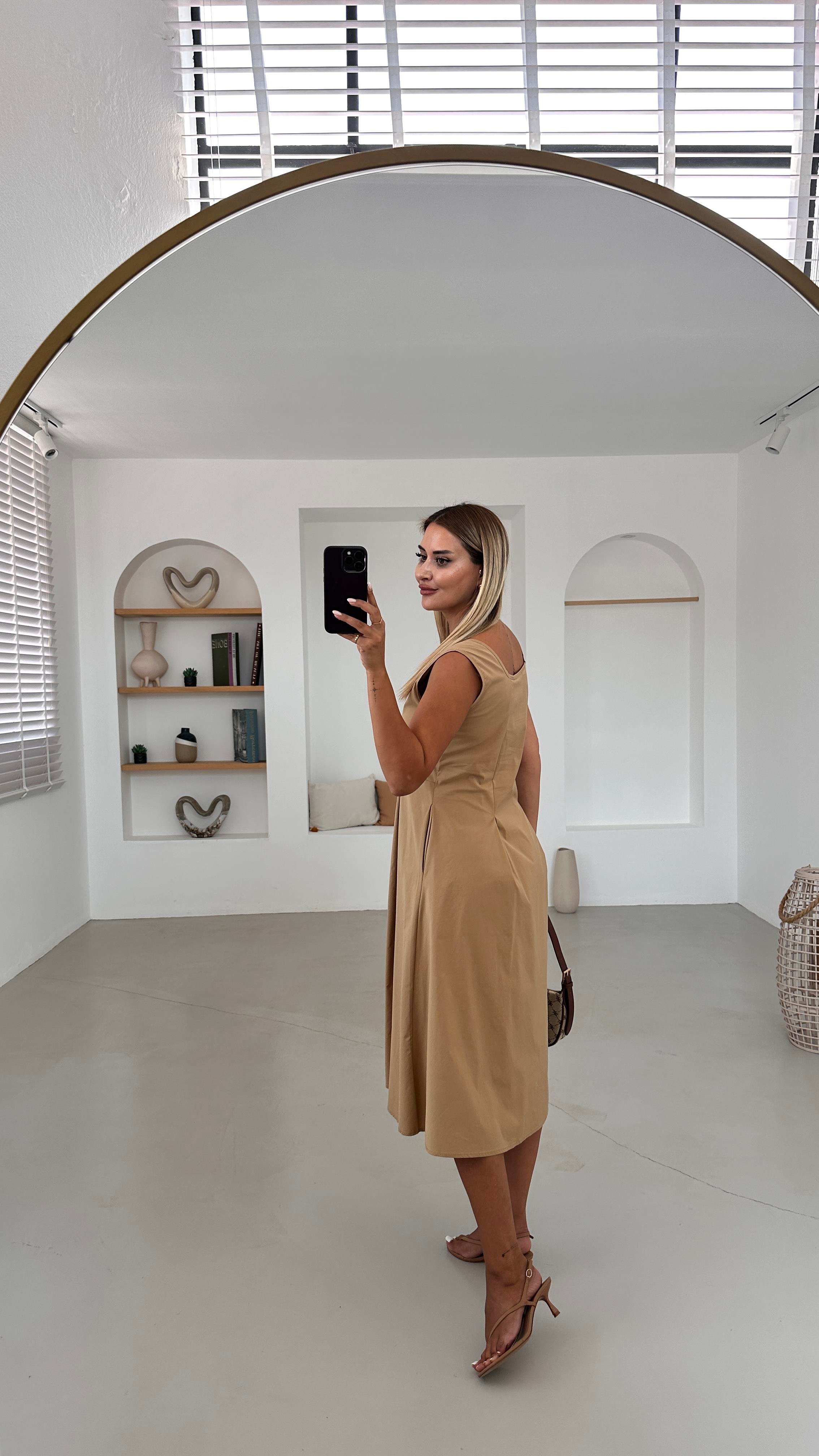 Kare Yaka Piliseli Camel Poplin Elbise