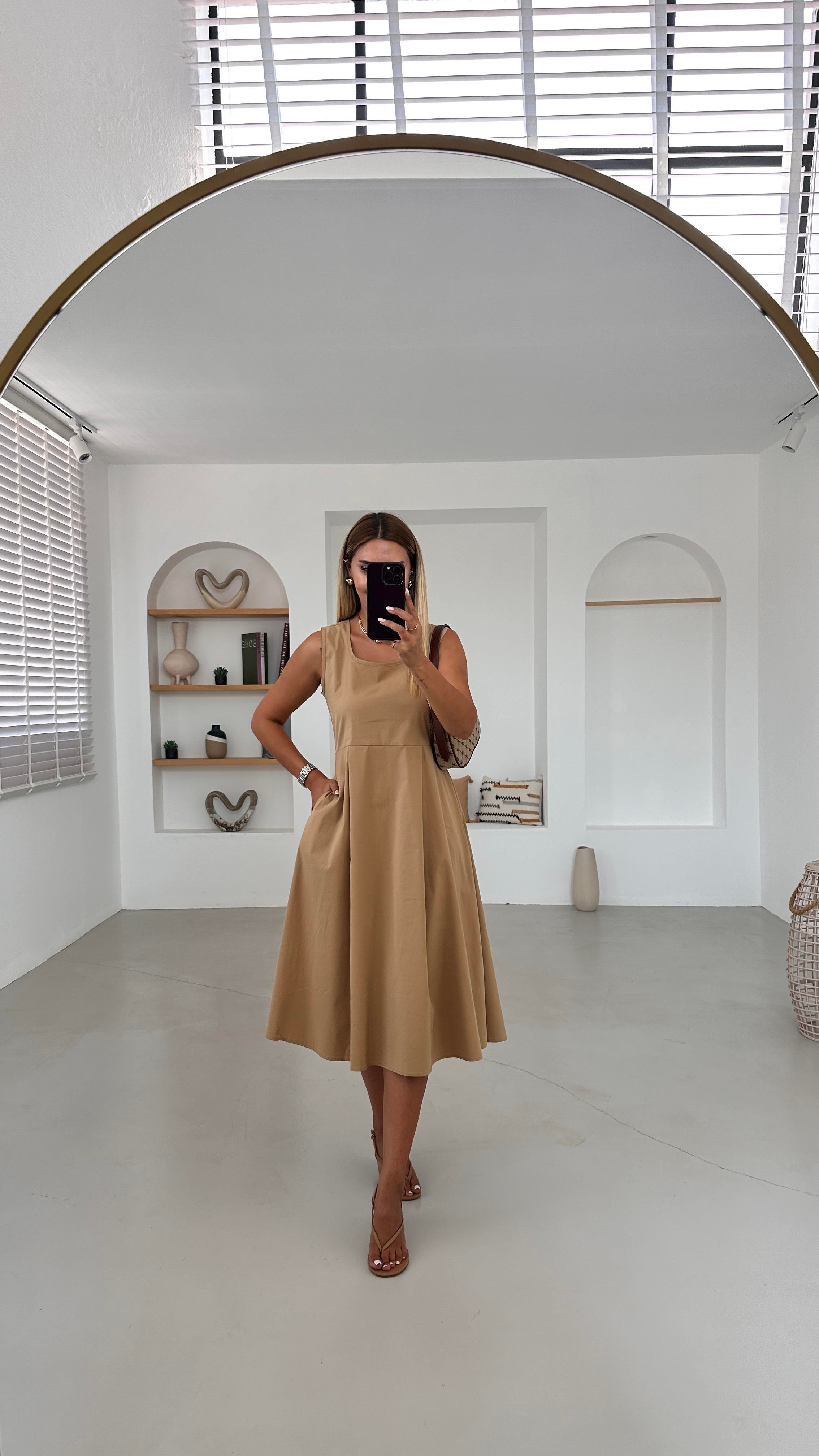 Kare Yaka Piliseli Camel Poplin Elbise