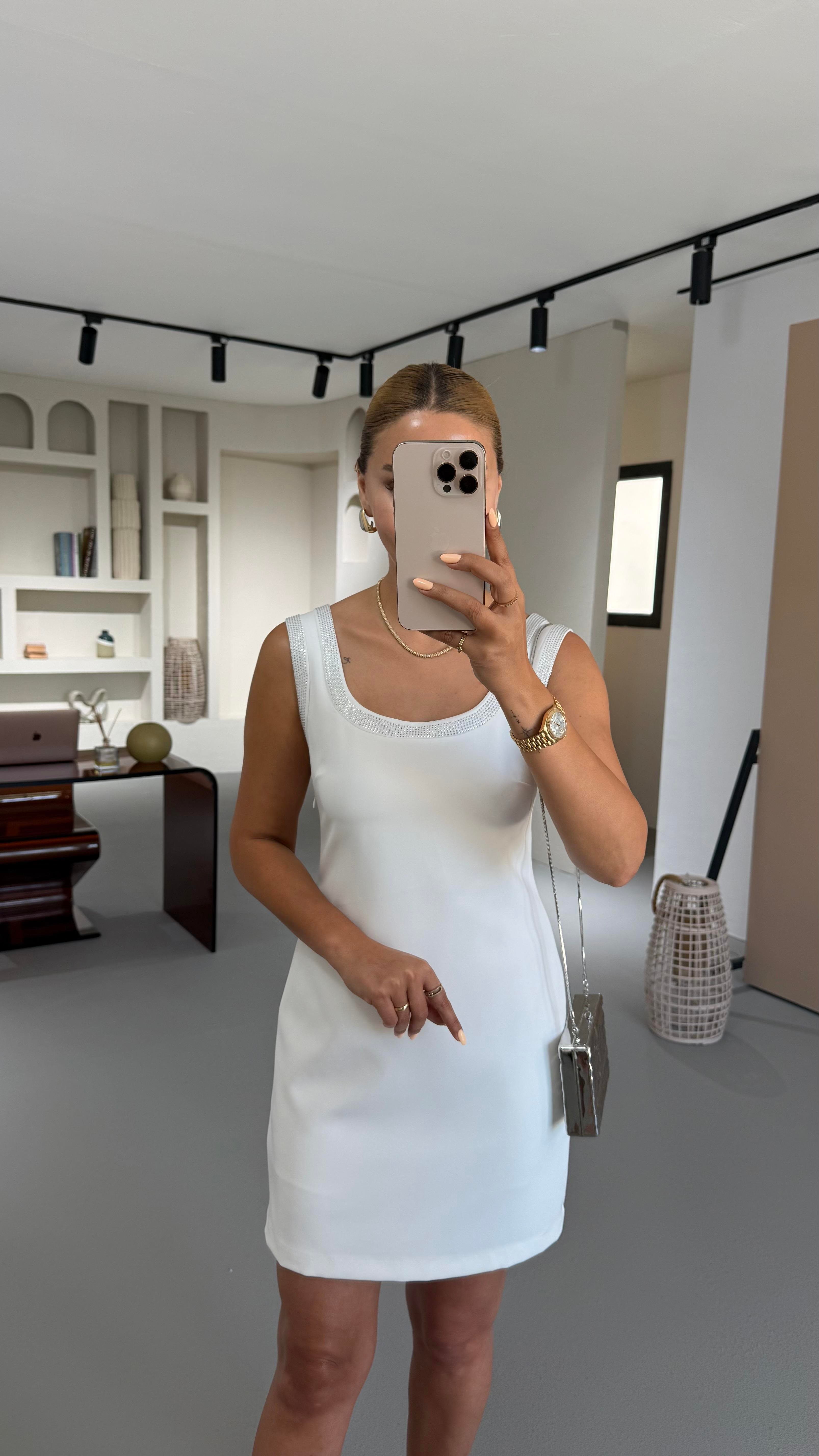 Kare Yaka Taş Detay Astarlı Beyaz Elbise