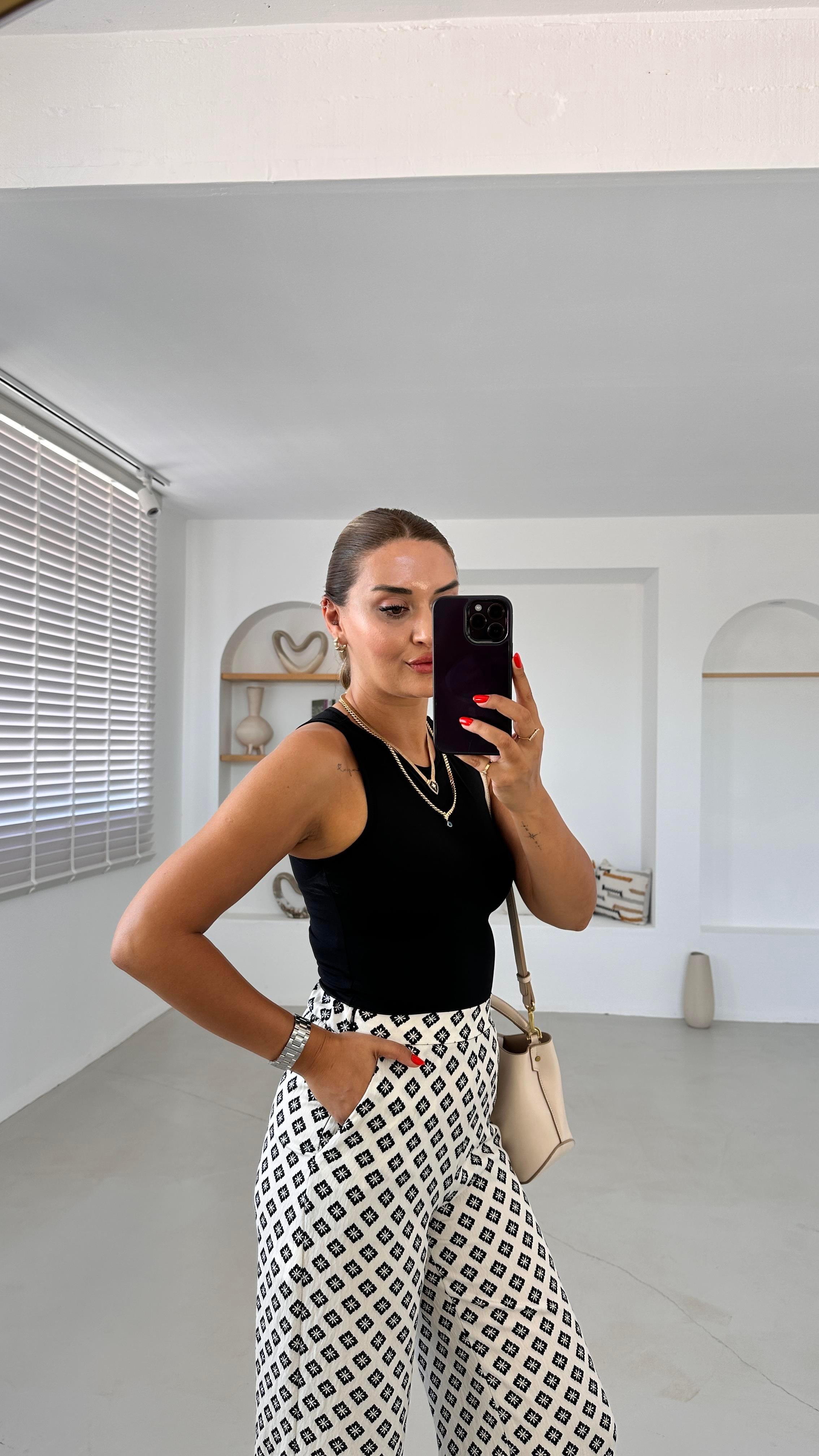 Kaynak Dikiş Siyah Halter Bluz