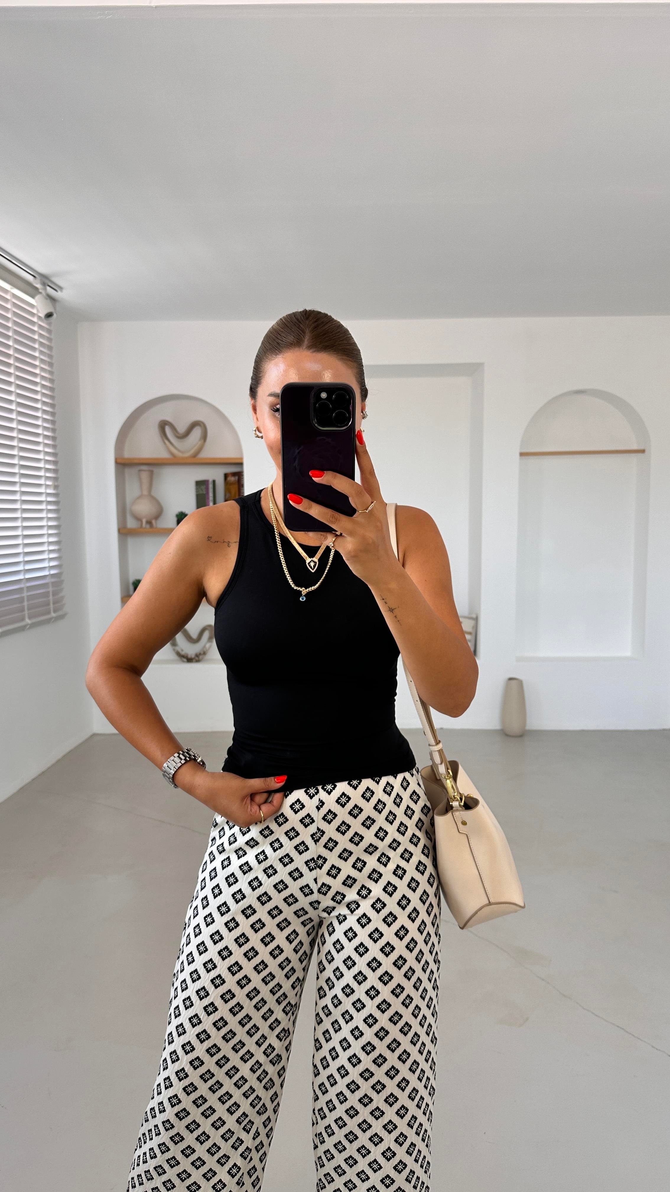 Kaynak Dikiş Siyah Halter Bluz