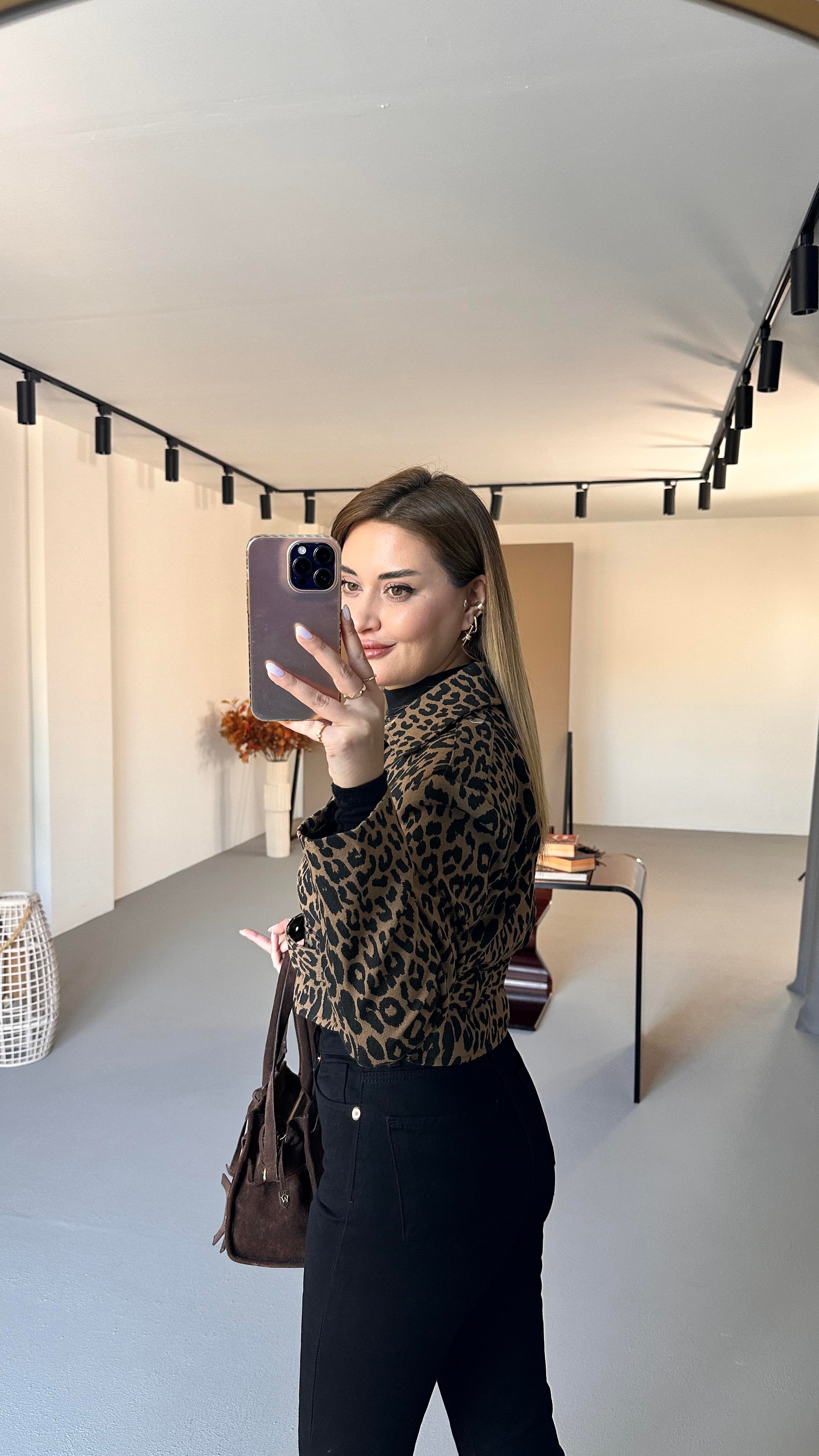 Kemer Detay Astarlı Leopar Ceket