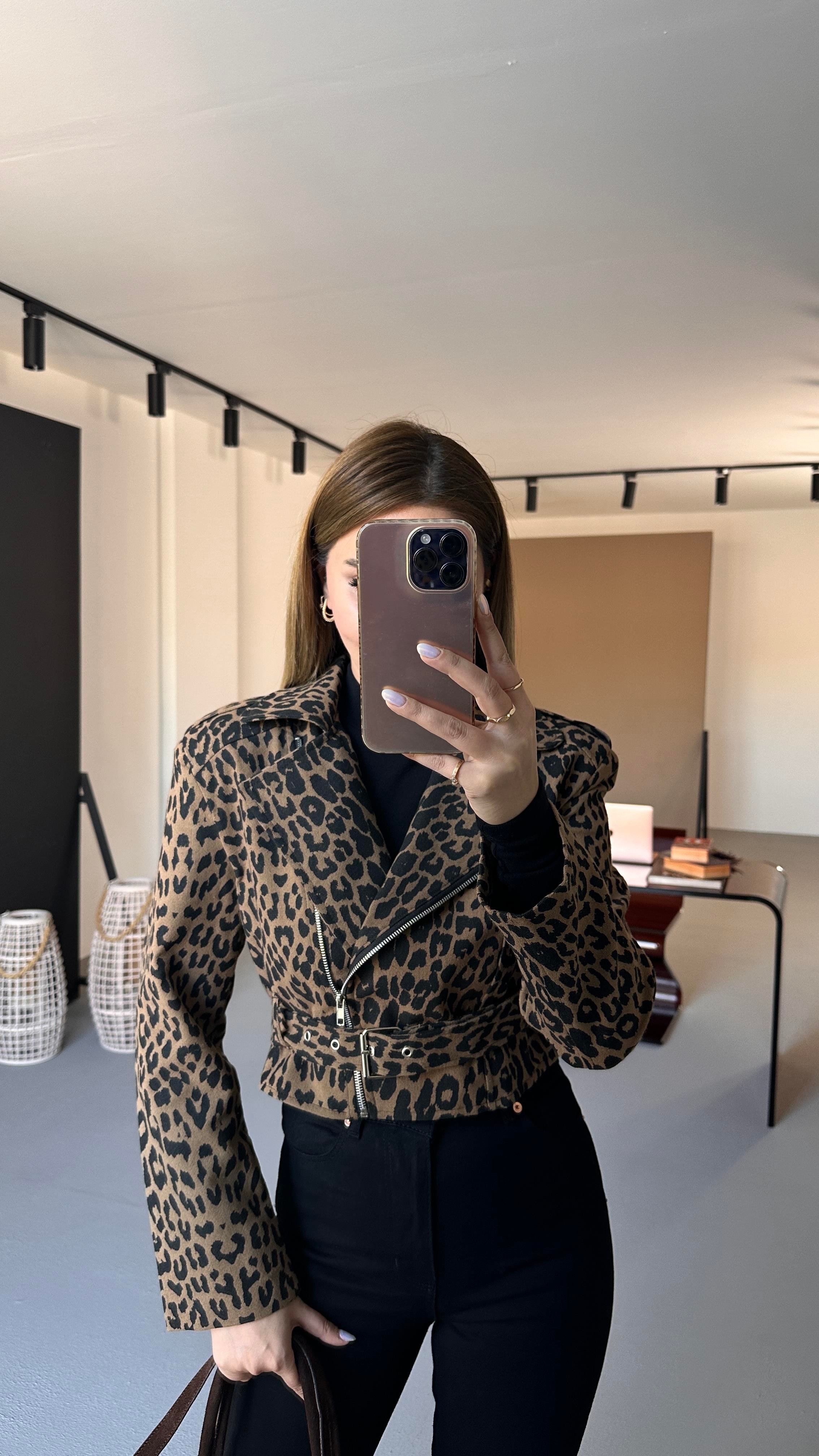 Kemer Detay Astarlı Leopar Ceket