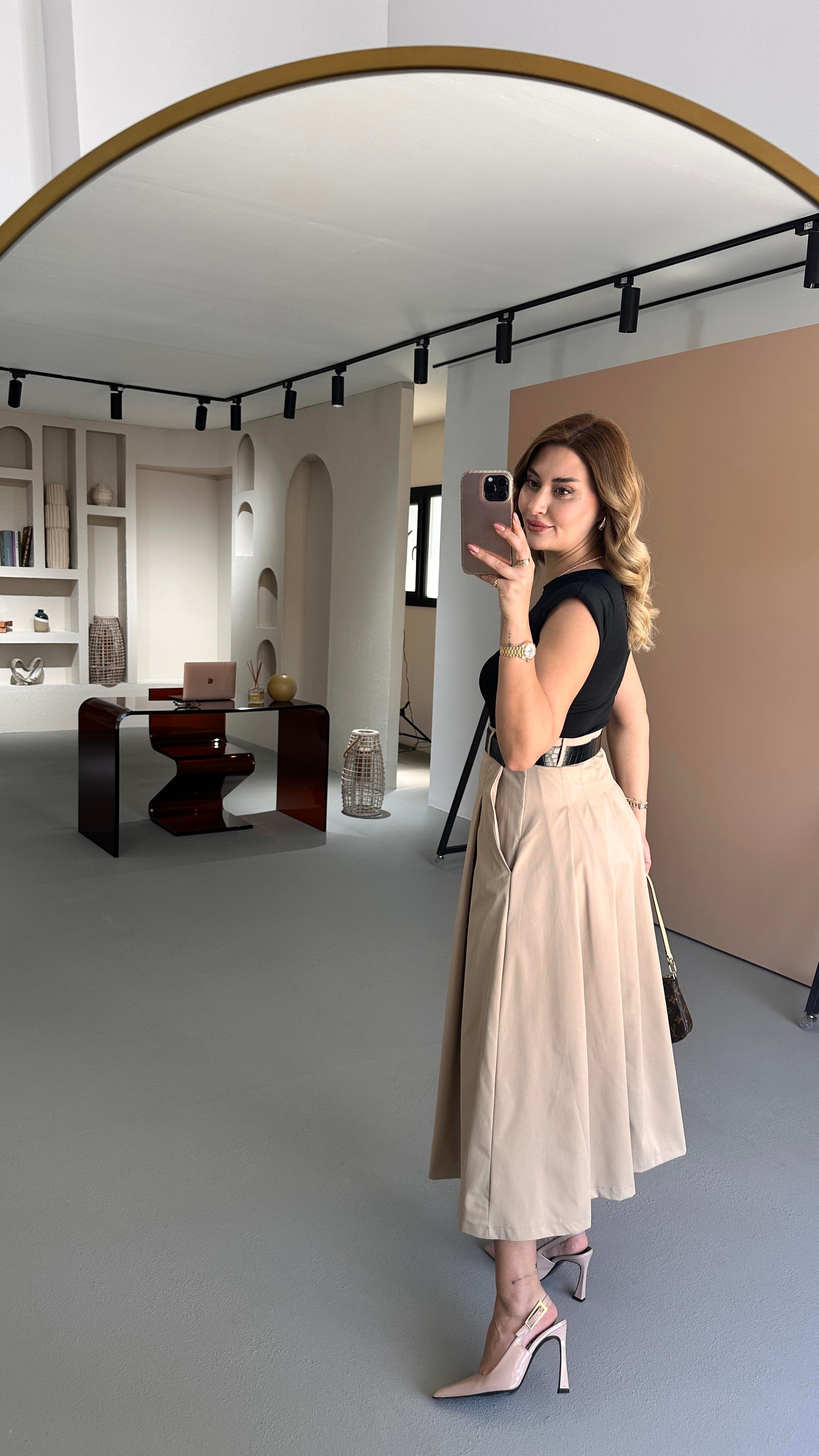 Kemer Detay Vatkalı Kontrast Elbise