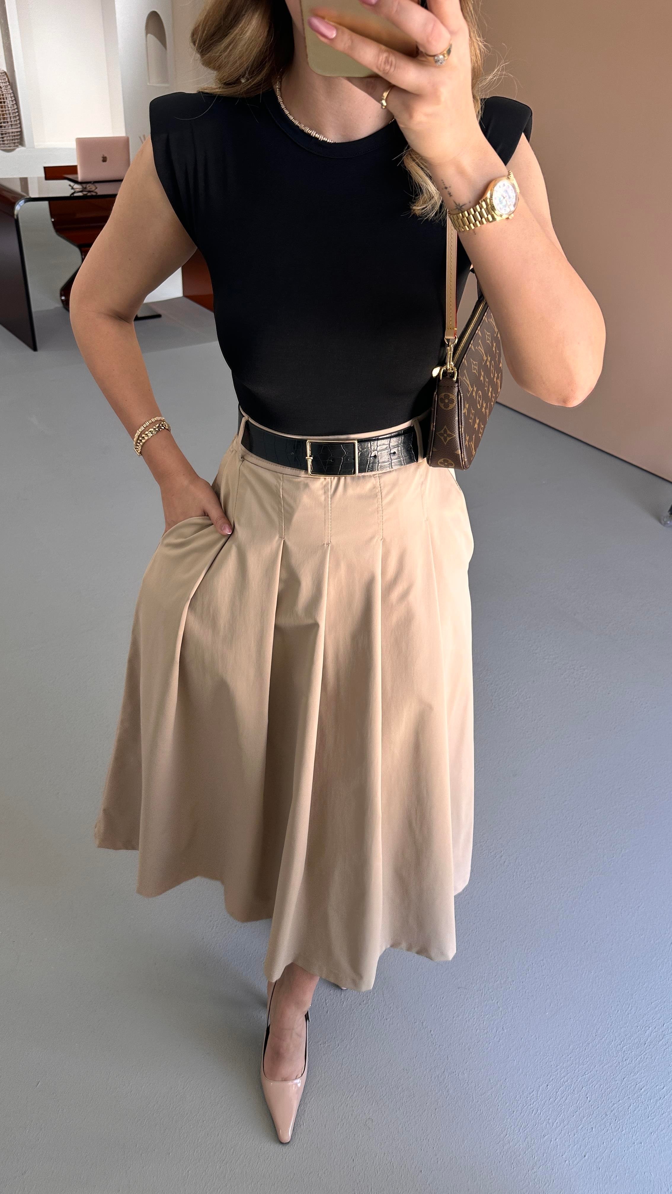 Kemer Detay Vatkalı Kontrast Elbise