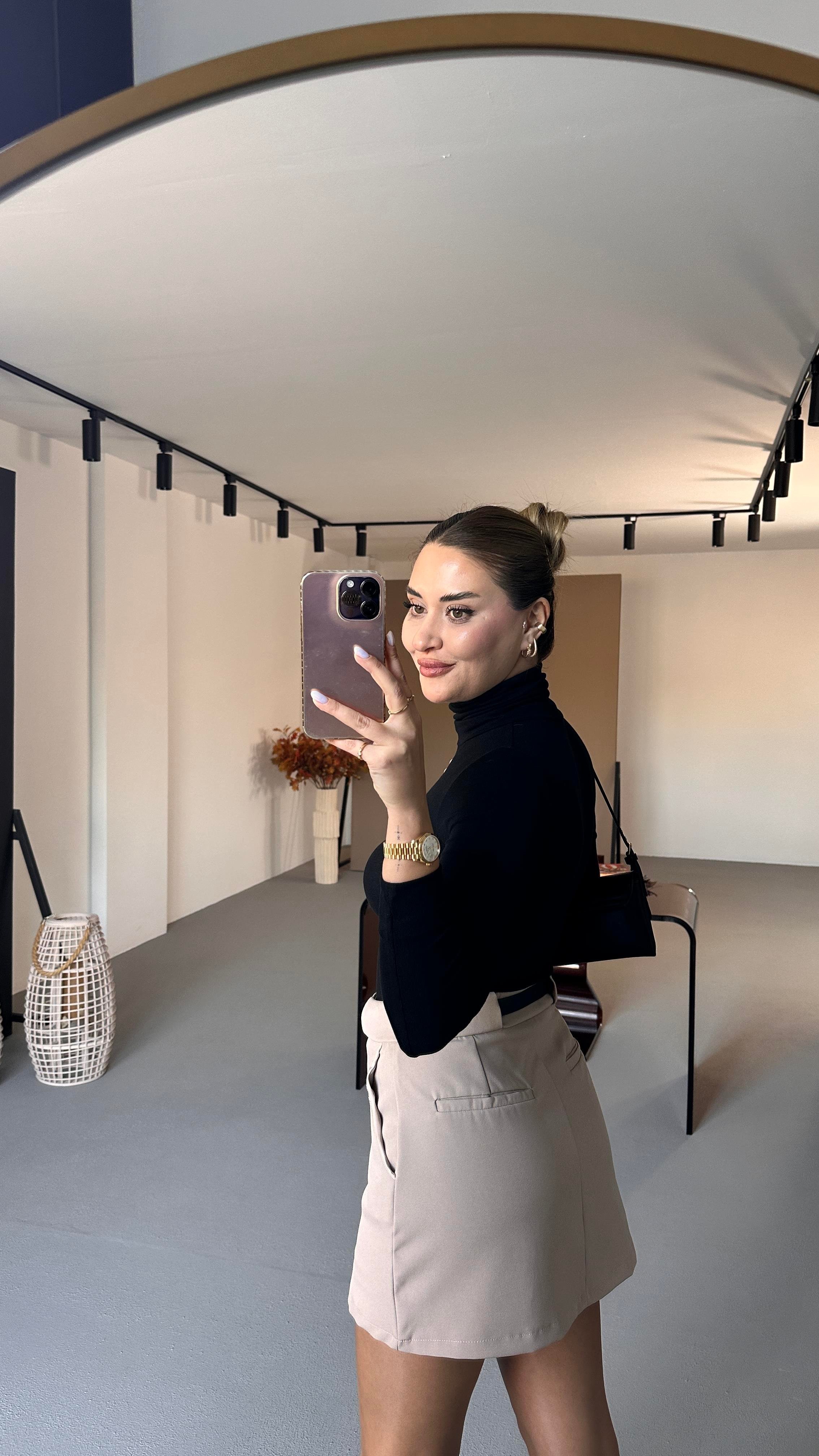 Kemerli Cep Detay Taş Şort Etek