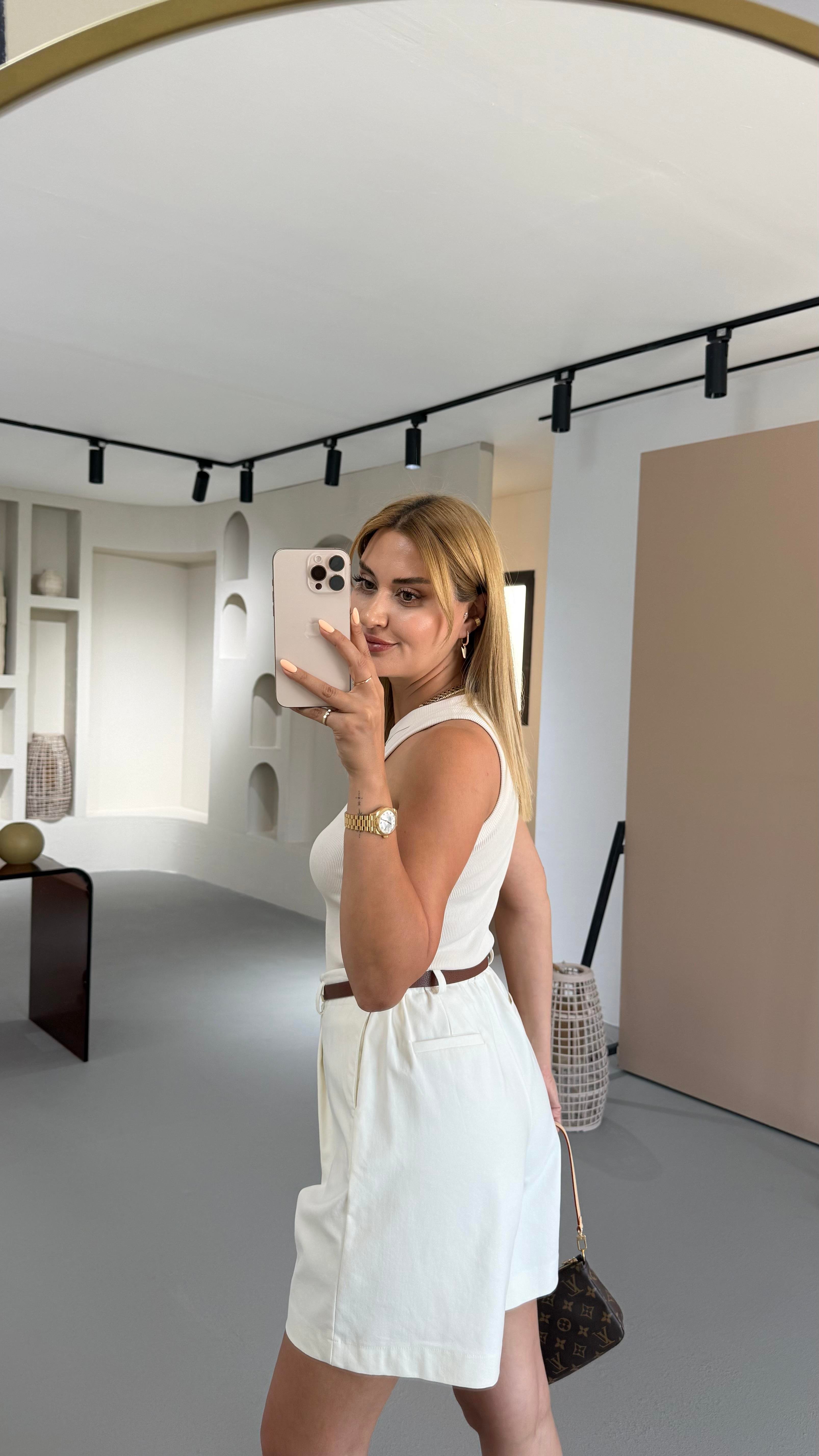 Kemerli Pilise Detay Bel Lastikli Krem Denim Şort