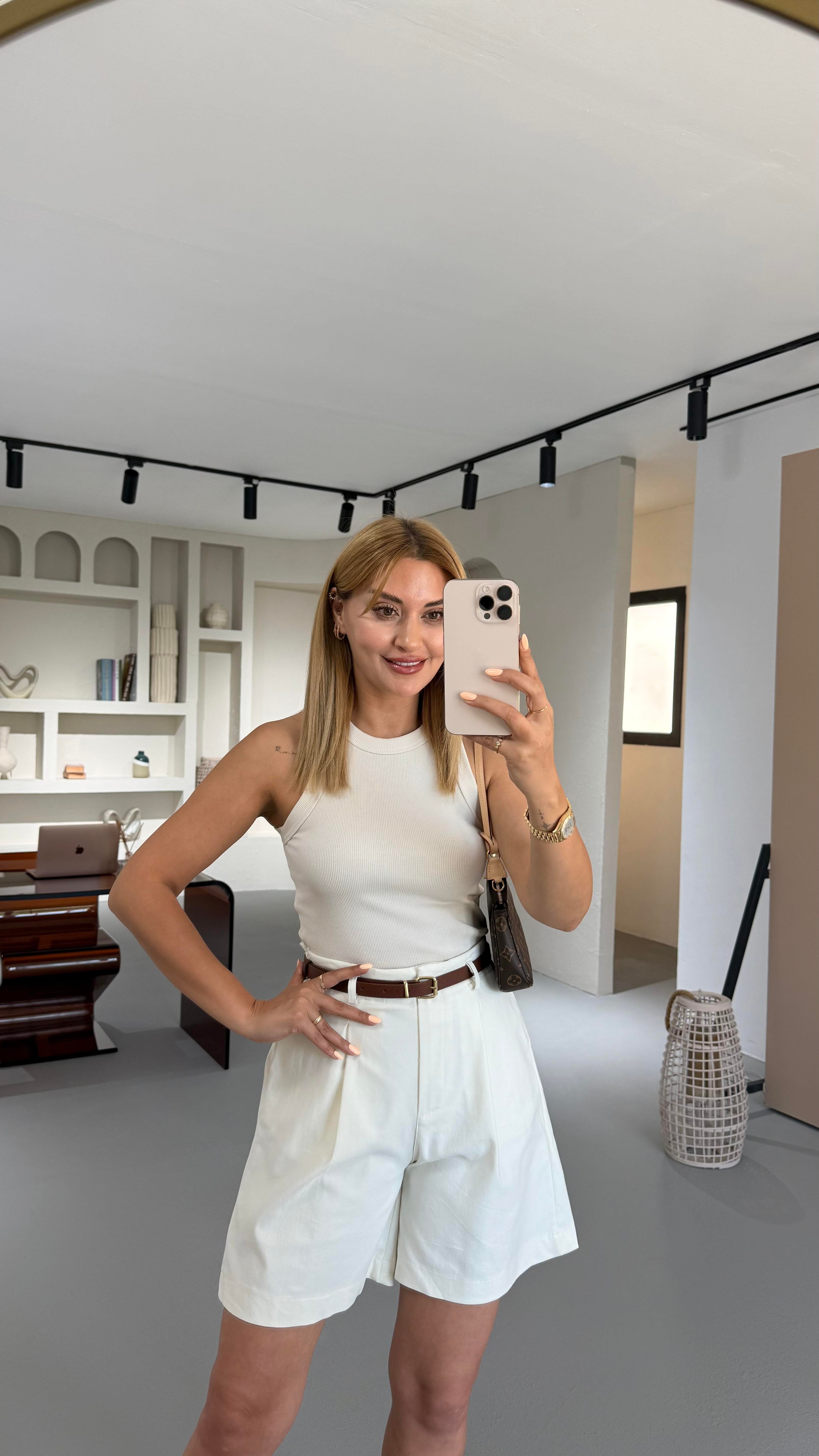 Kemerli Pilise Detay Bel Lastikli Krem Denim Şort