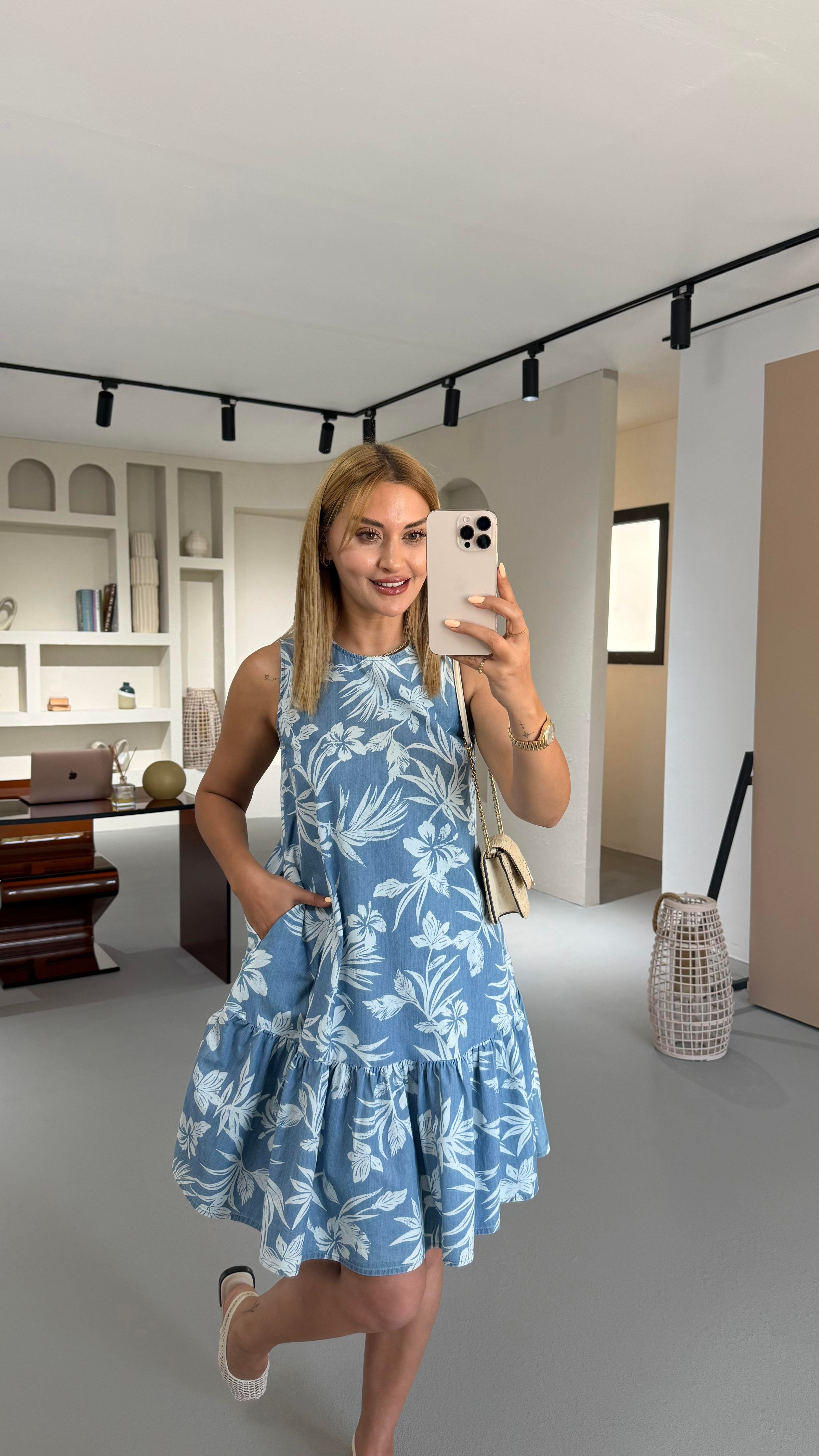 Kolsuz Açık Mavi Desenli Denim Elbise