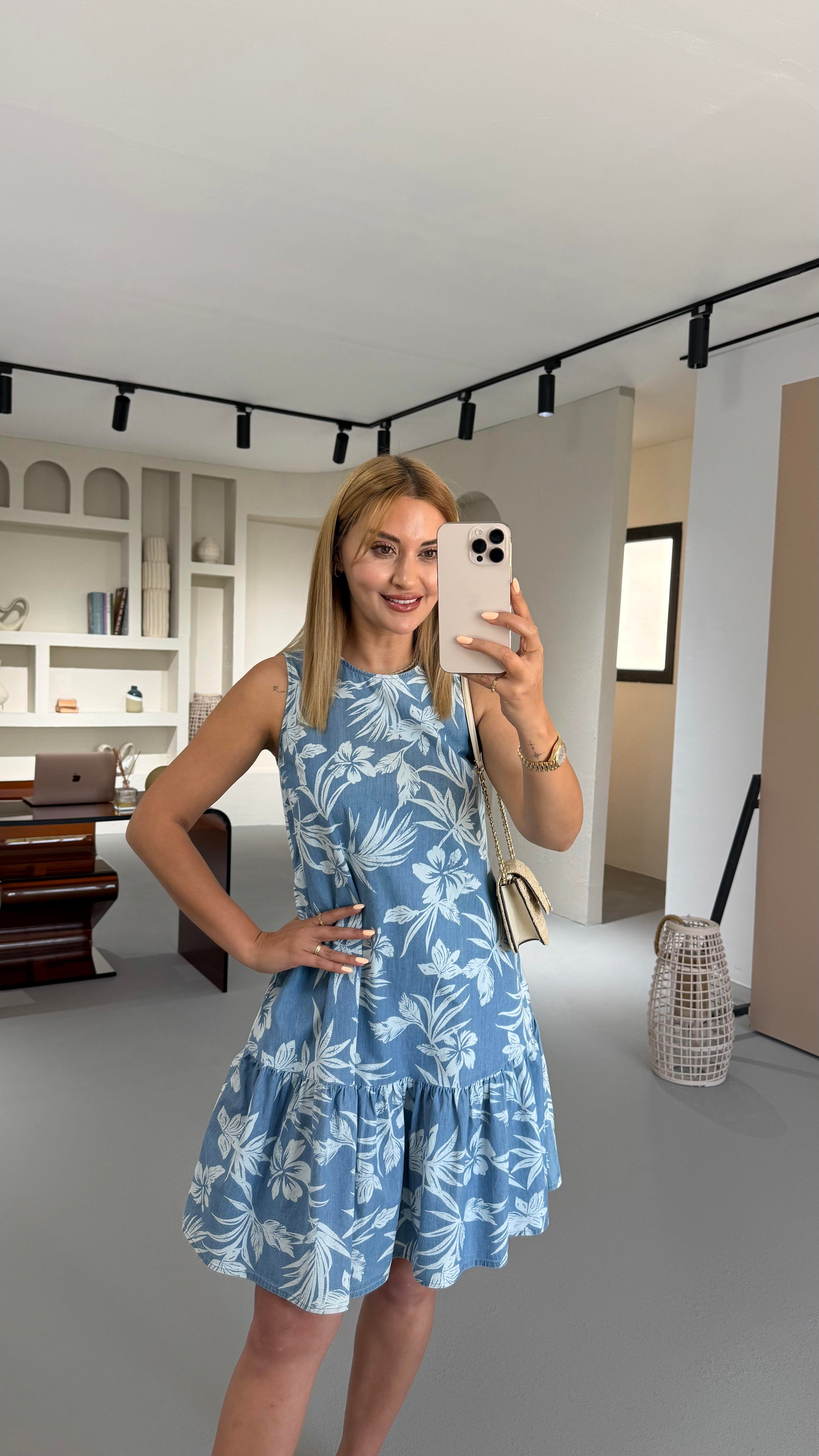 Kolsuz Açık Mavi Desenli Denim Elbise