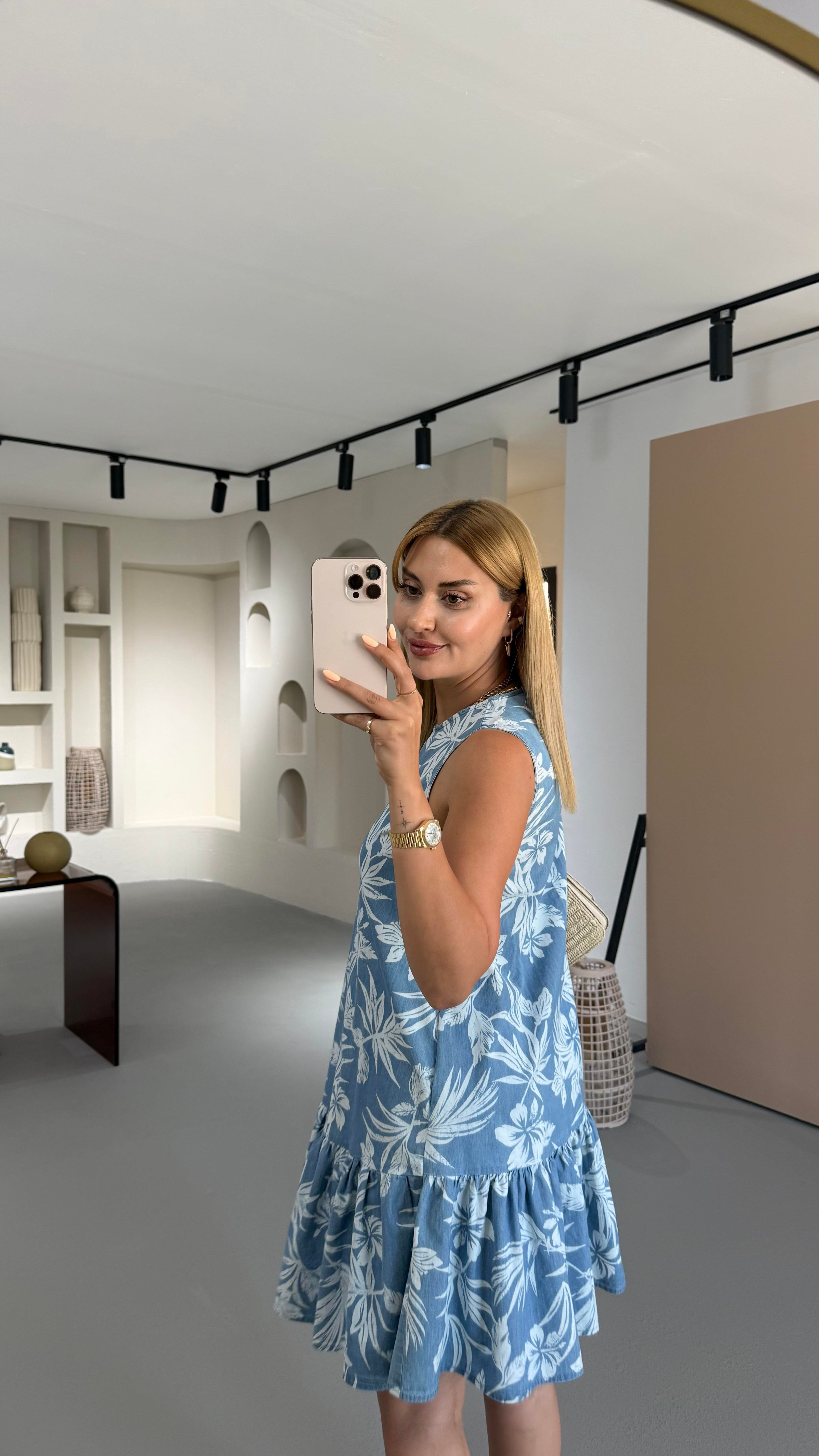 Kolsuz Açık Mavi Desenli Denim Elbise