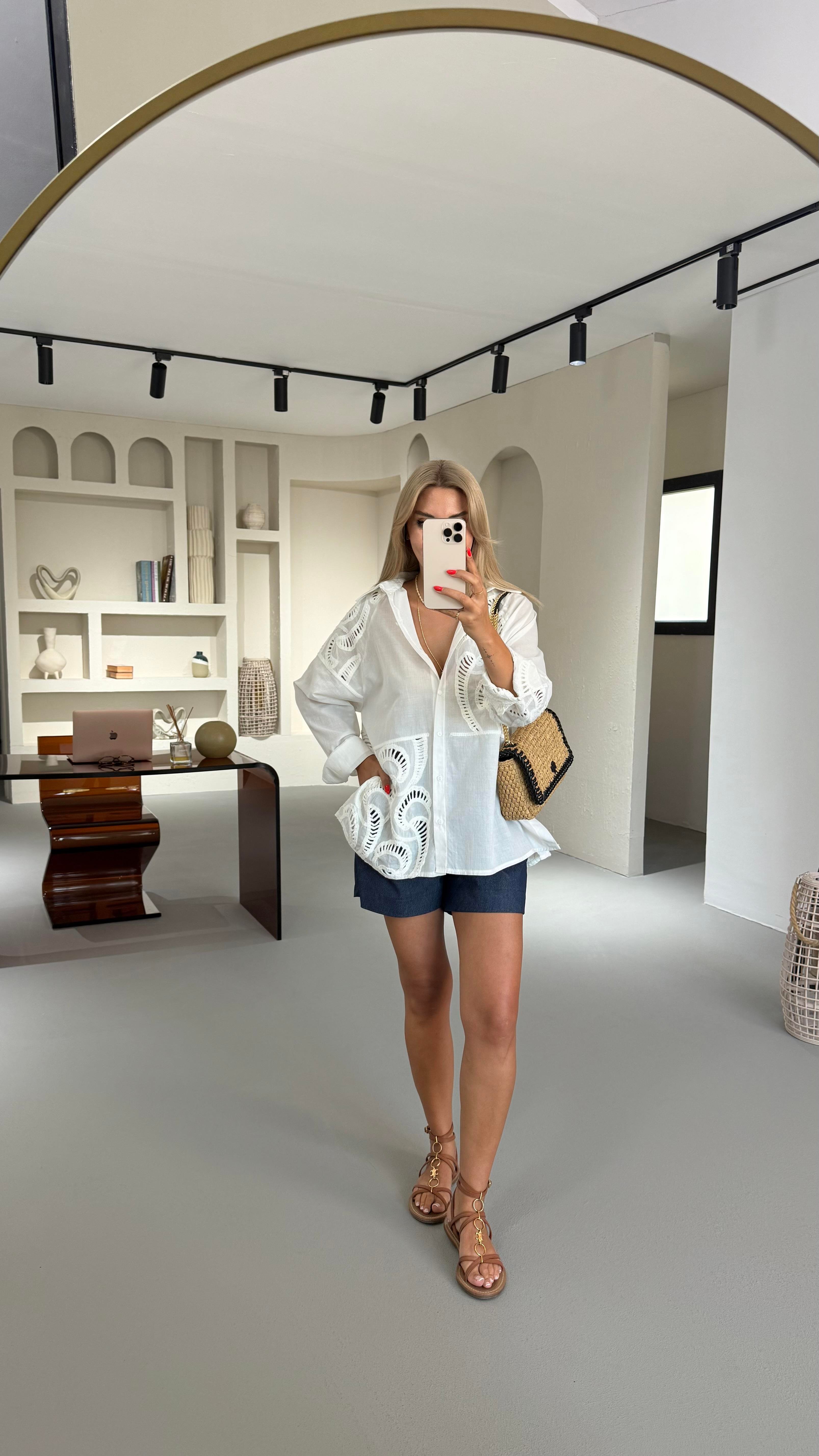 Kroşe İşlemeli Oversize Ekru Gömlek