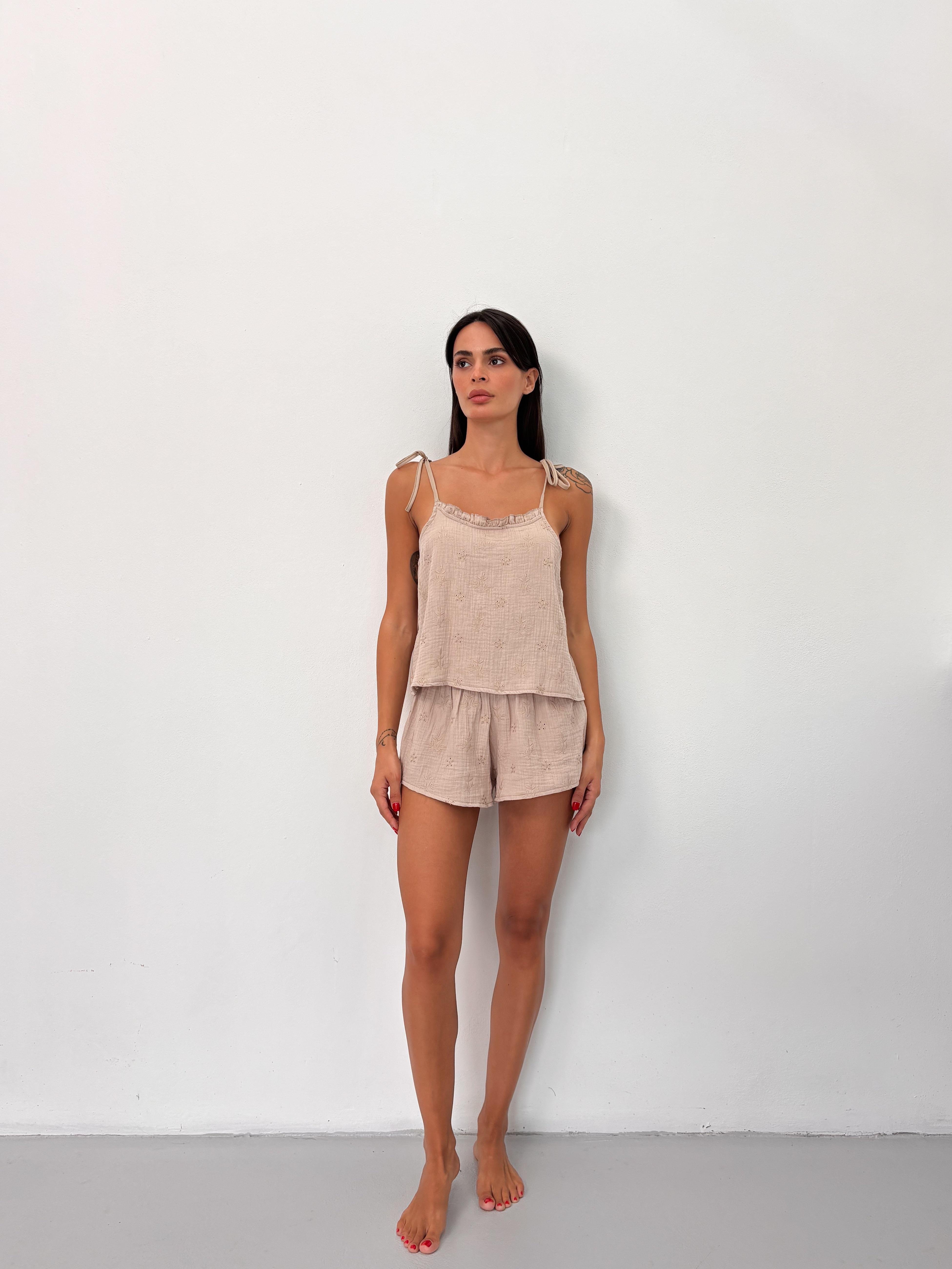 Nakış İşlemeli Şortlu Müslin Vizon Pijama Takım