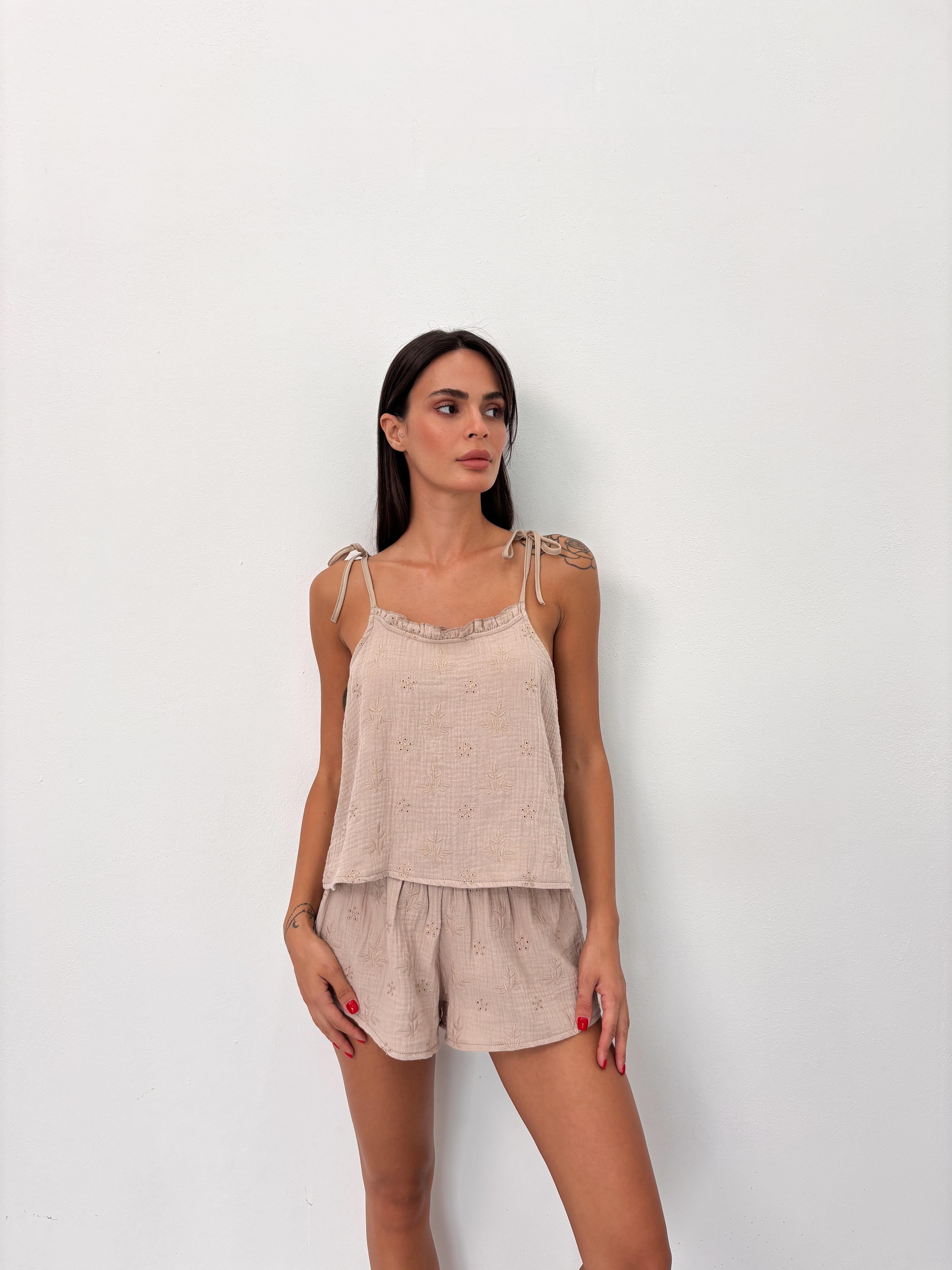 Nakış İşlemeli Şortlu Müslin Vizon Pijama Takım