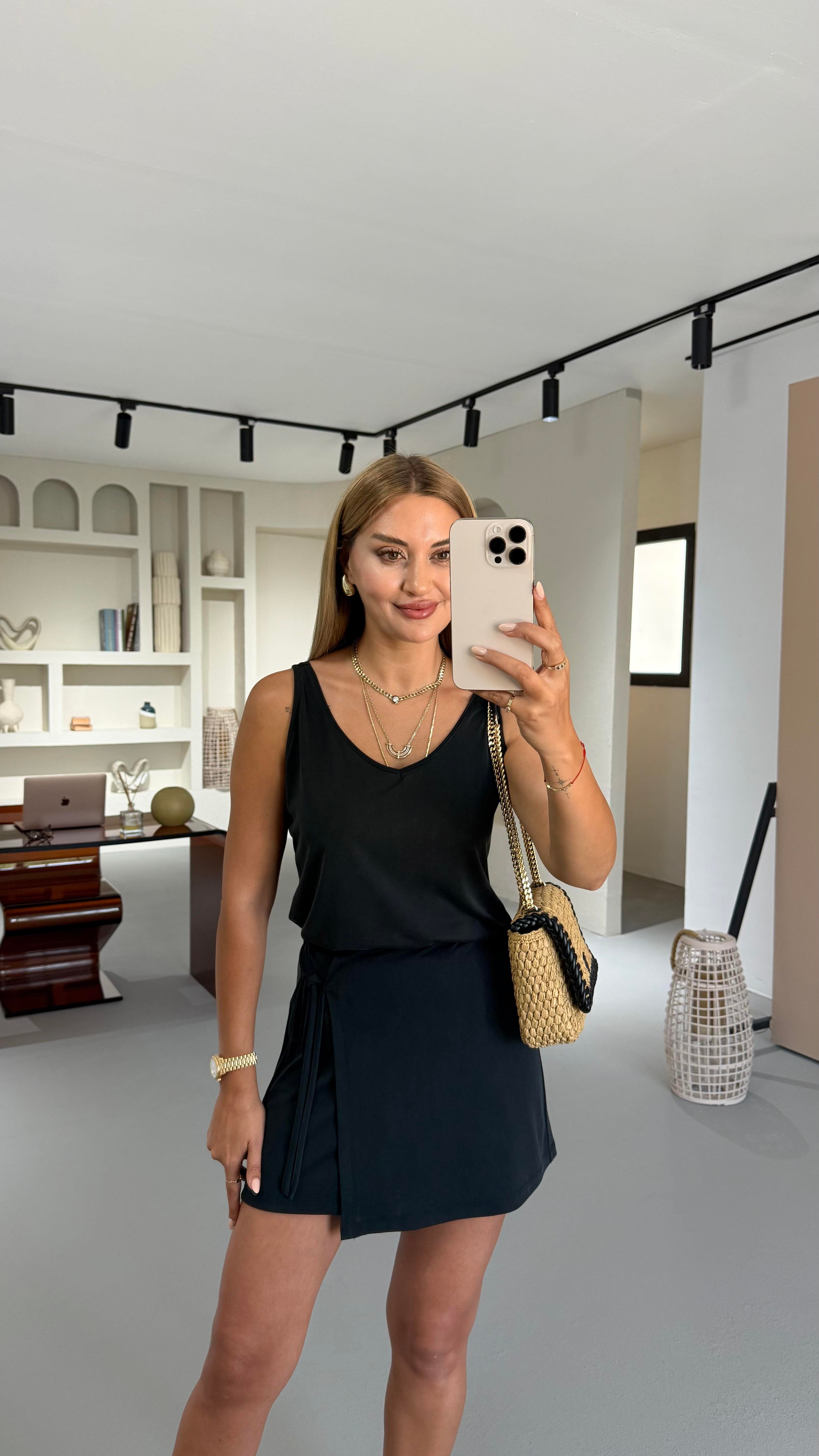 Ön Arka V Yaka Siyah Modal Bluz