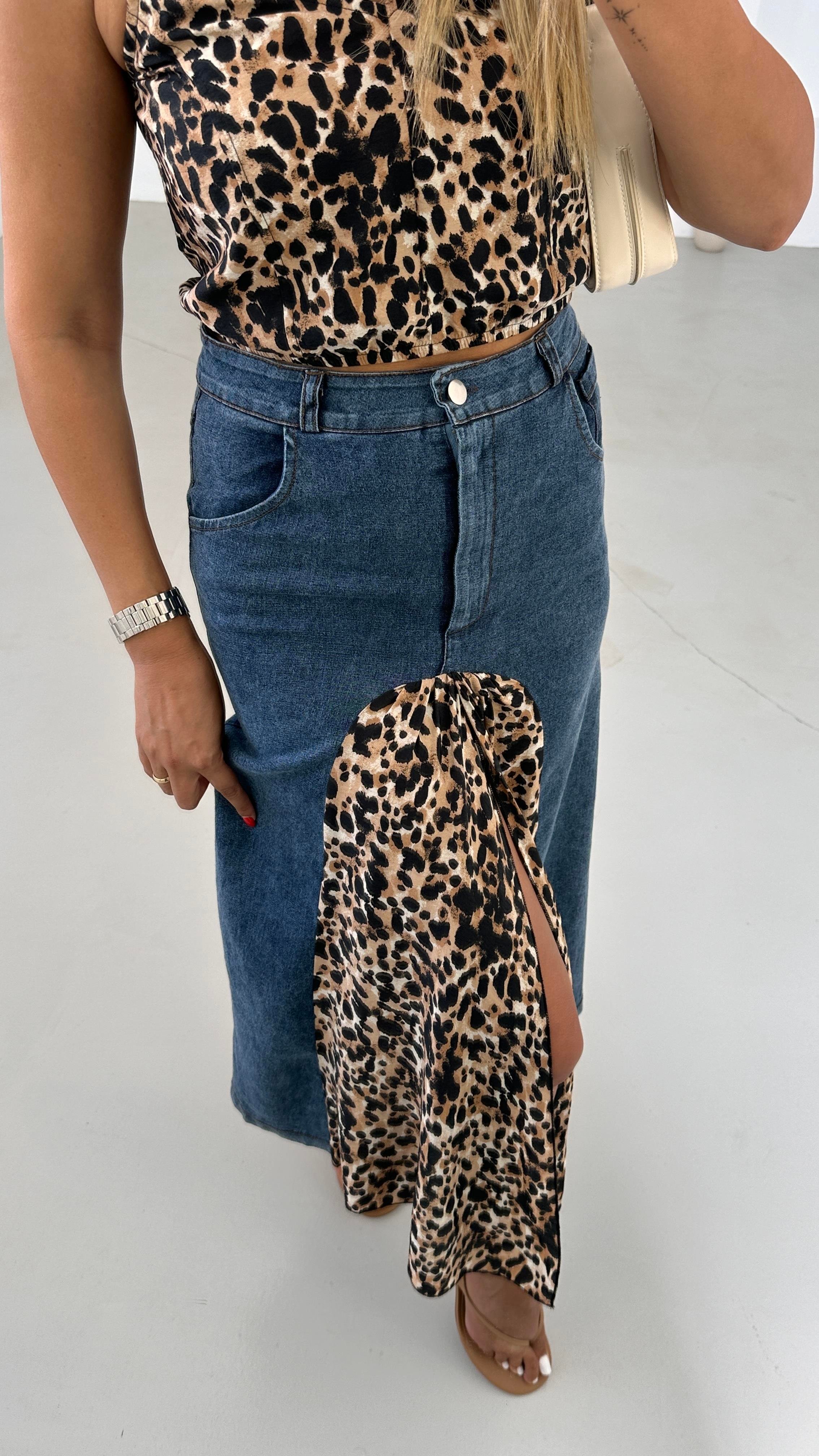 Önden Yırtmaçlı Leopar Detay Denim Etek