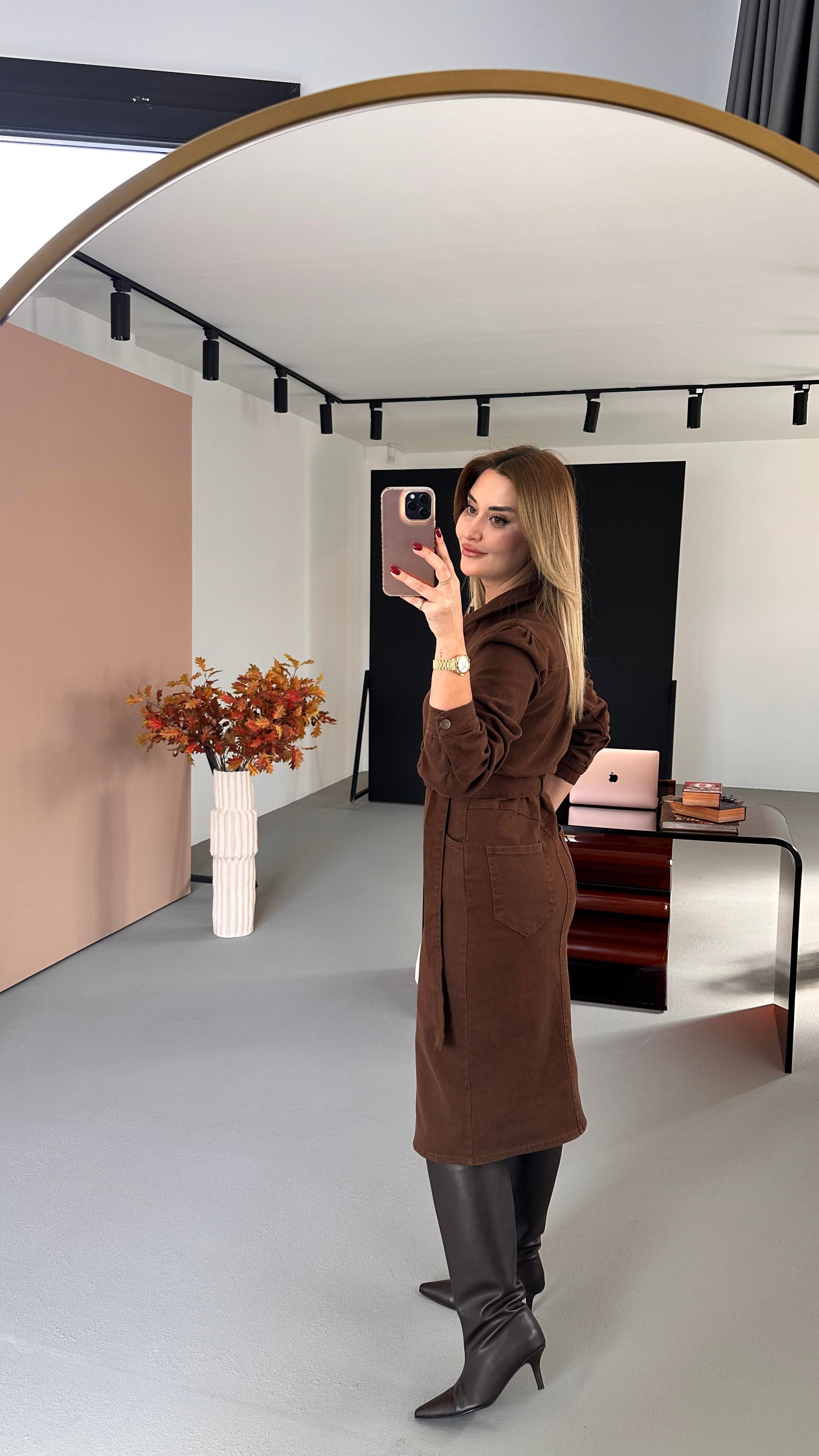 Önden Yırtmaçlı Likralı Kahve Denim Elbise