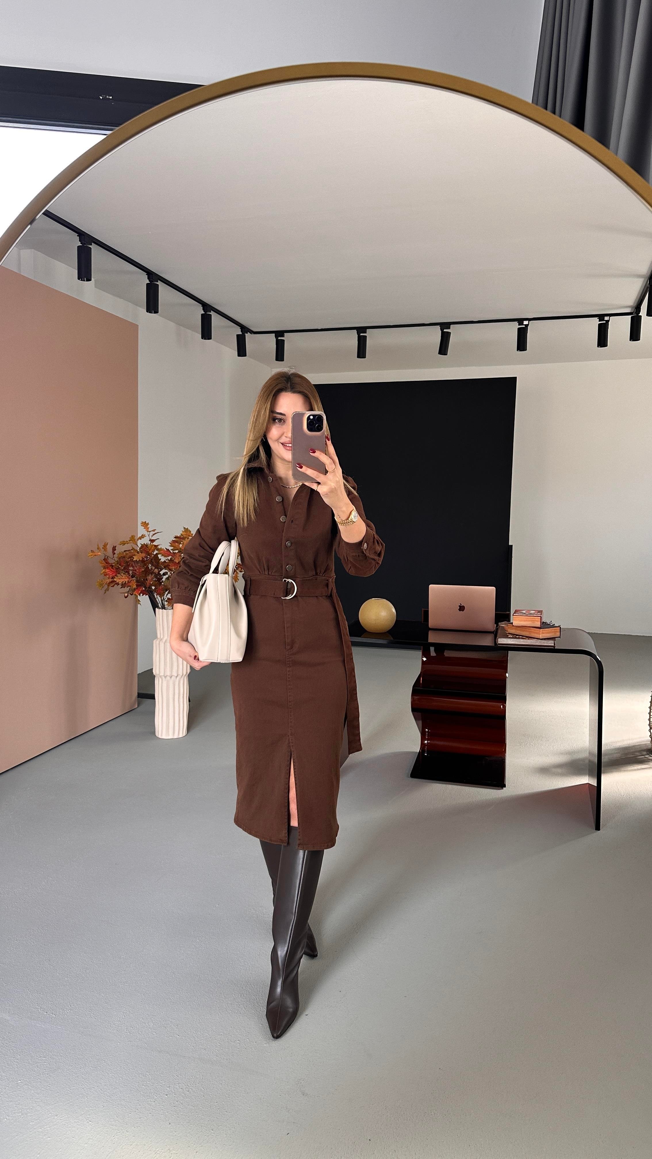 Önden Yırtmaçlı Likralı Kahve Denim Elbise