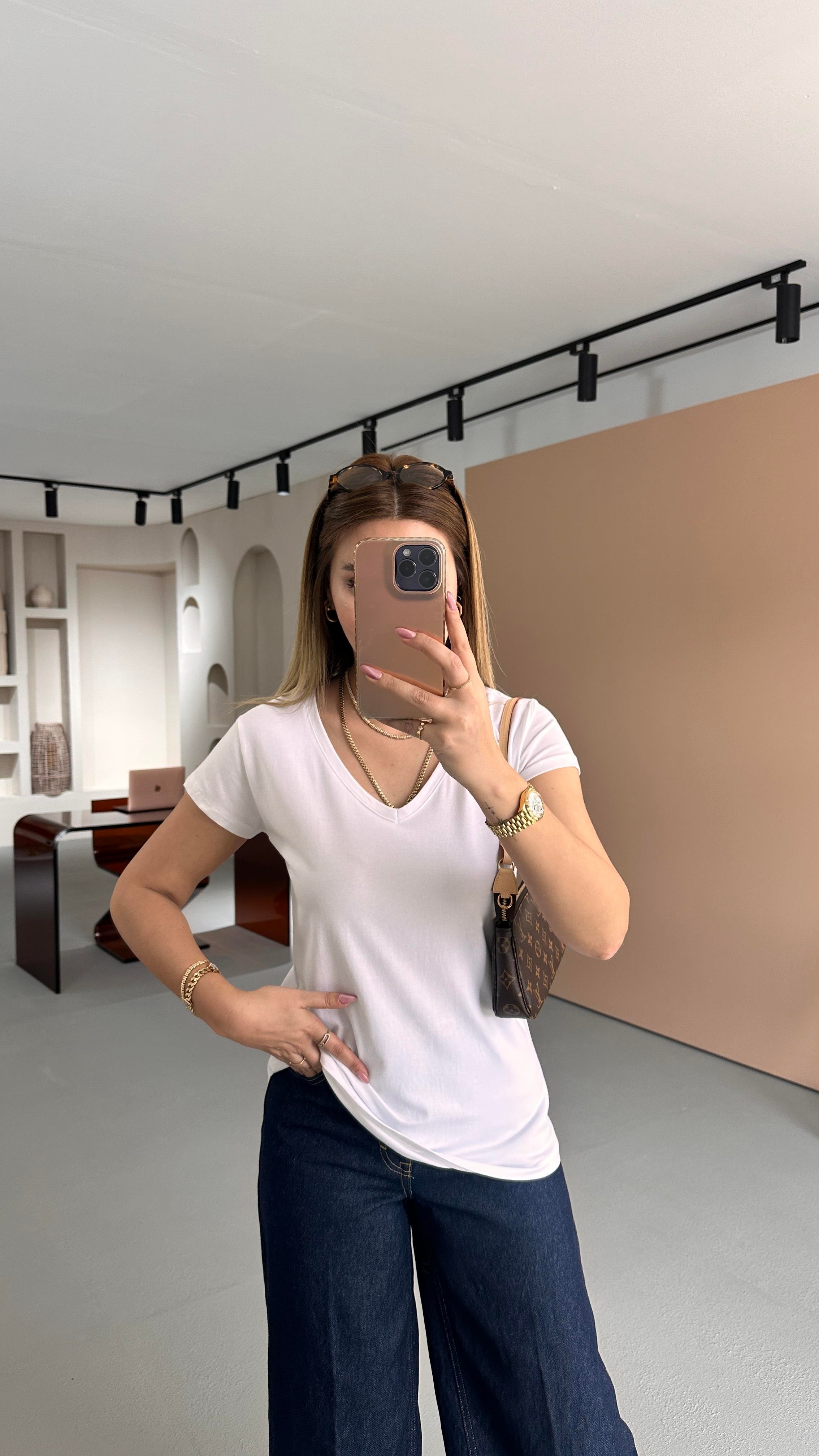 Özel Seri V Yaka Beyaz Basic Pamuklu Modal Tshirt