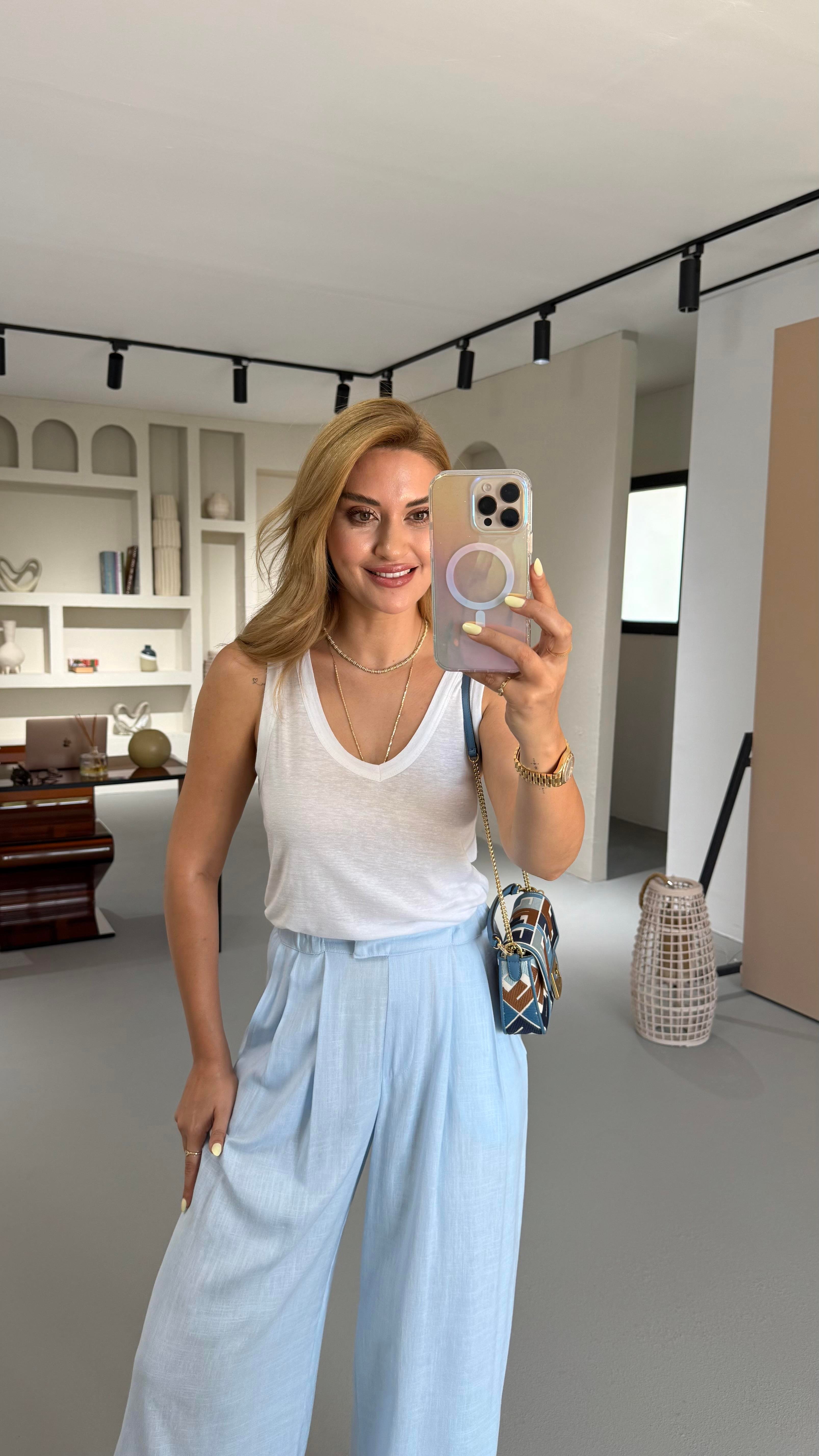 Özel Seri V Yaka Ekru Pamuklu Keten Bluz