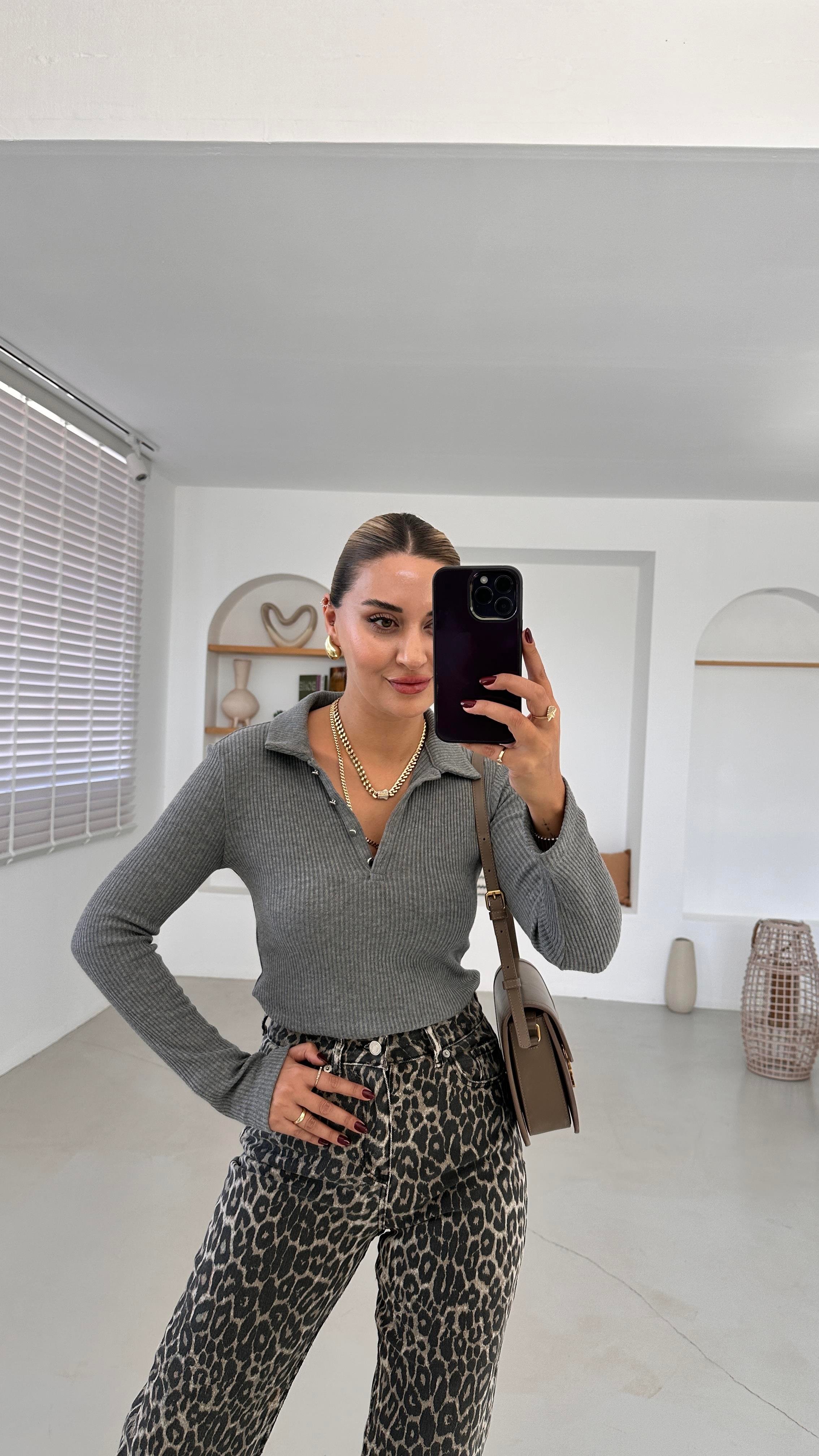 Polo Yaka Düğme Detay Gri Triko Bluz