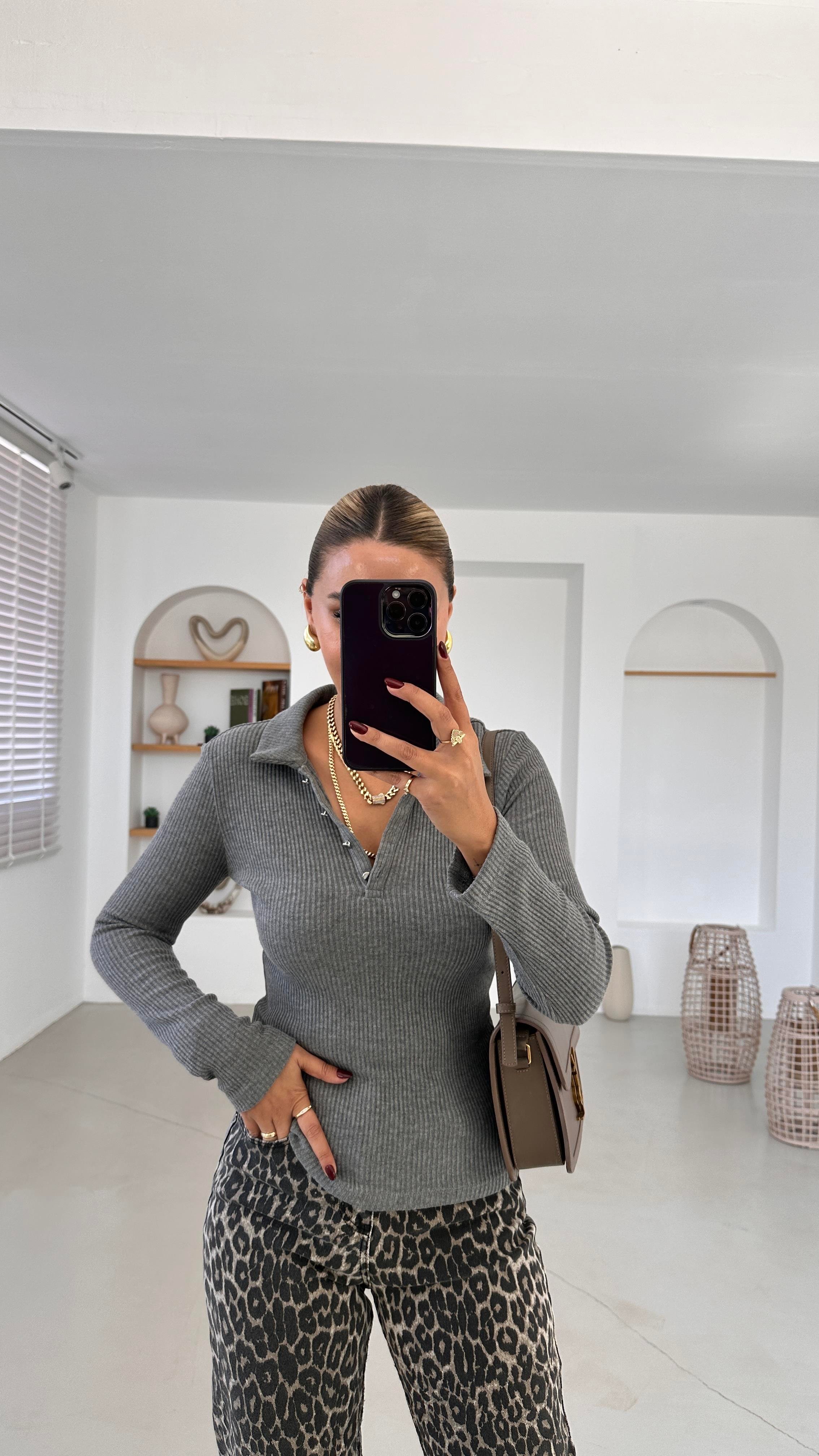 Polo Yaka Düğme Detay Gri Triko Bluz