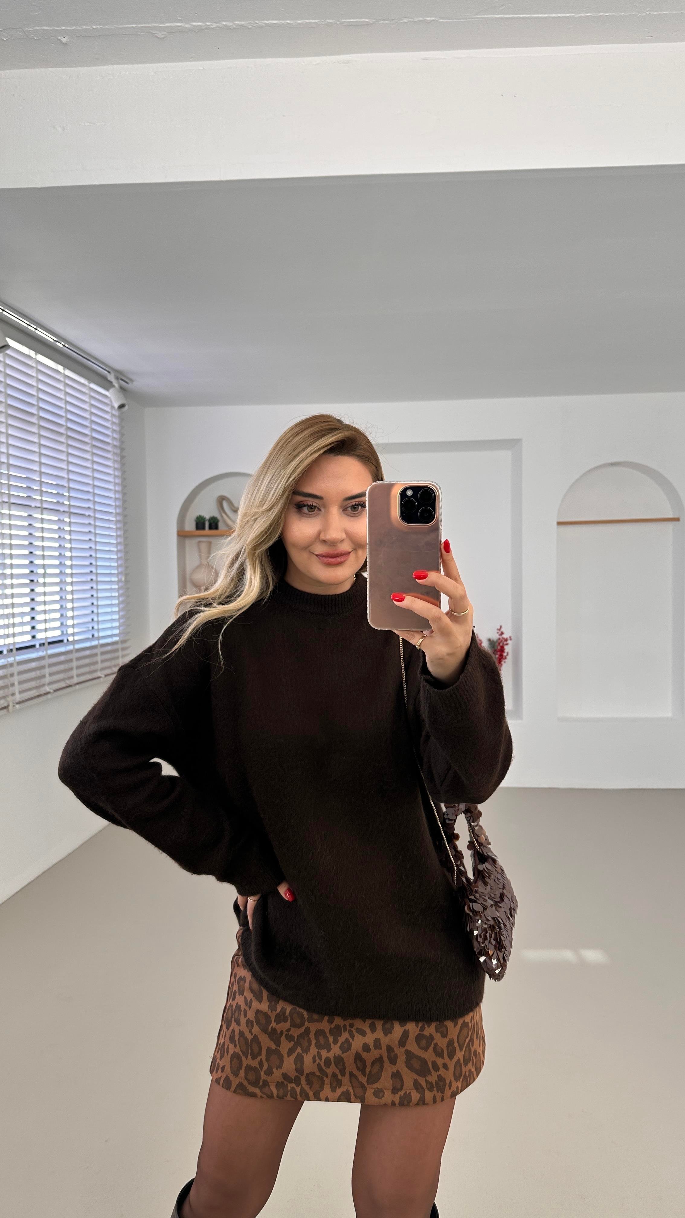 Premium Seri Bisiklet Yaka Oversize Acı Kahve Yumoş Kazak