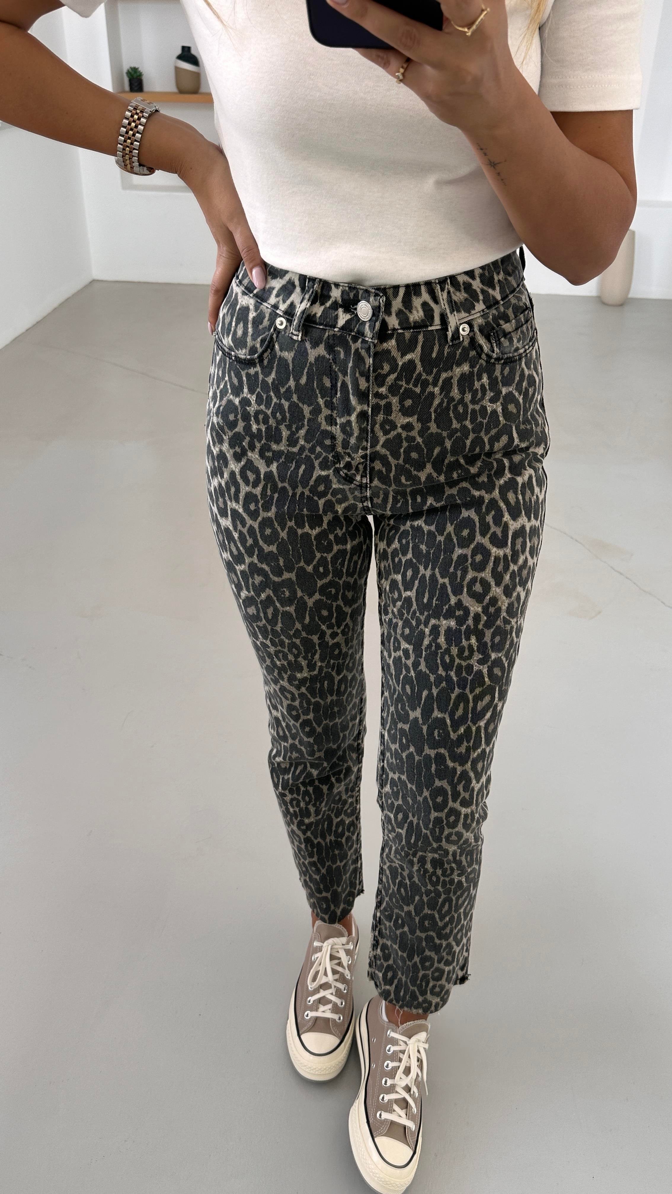 Premium Seri Kesik Paça Likralı Leopar Boyfit Jean