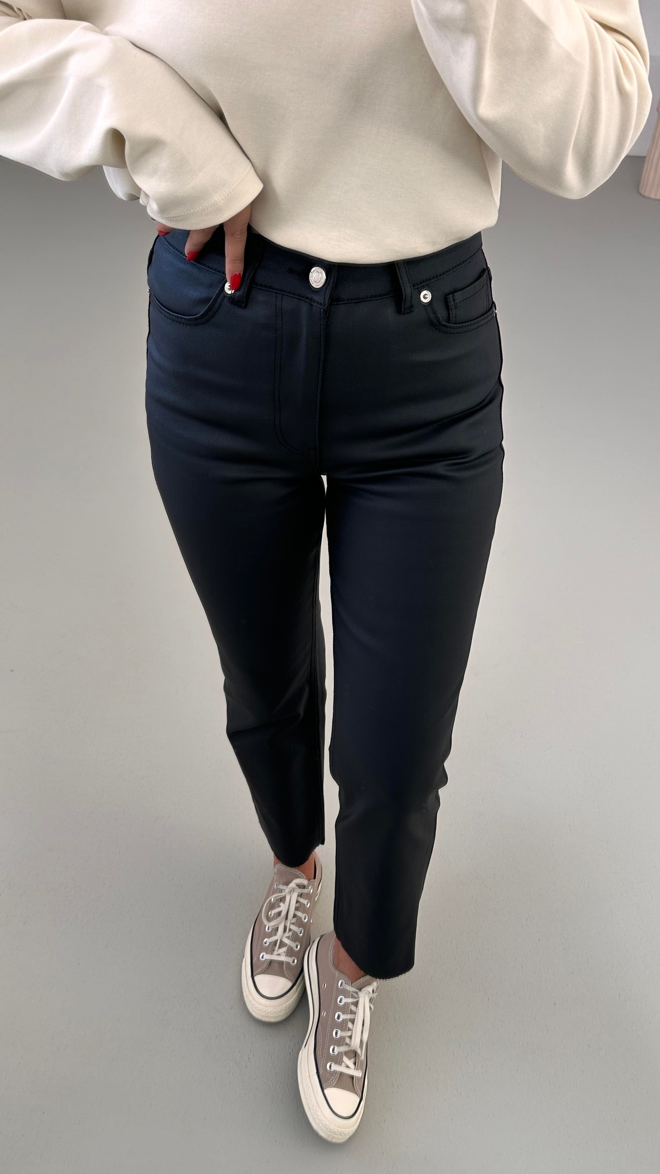 Premium Seri Kesik Paça Siyah Mumlu Pantolon