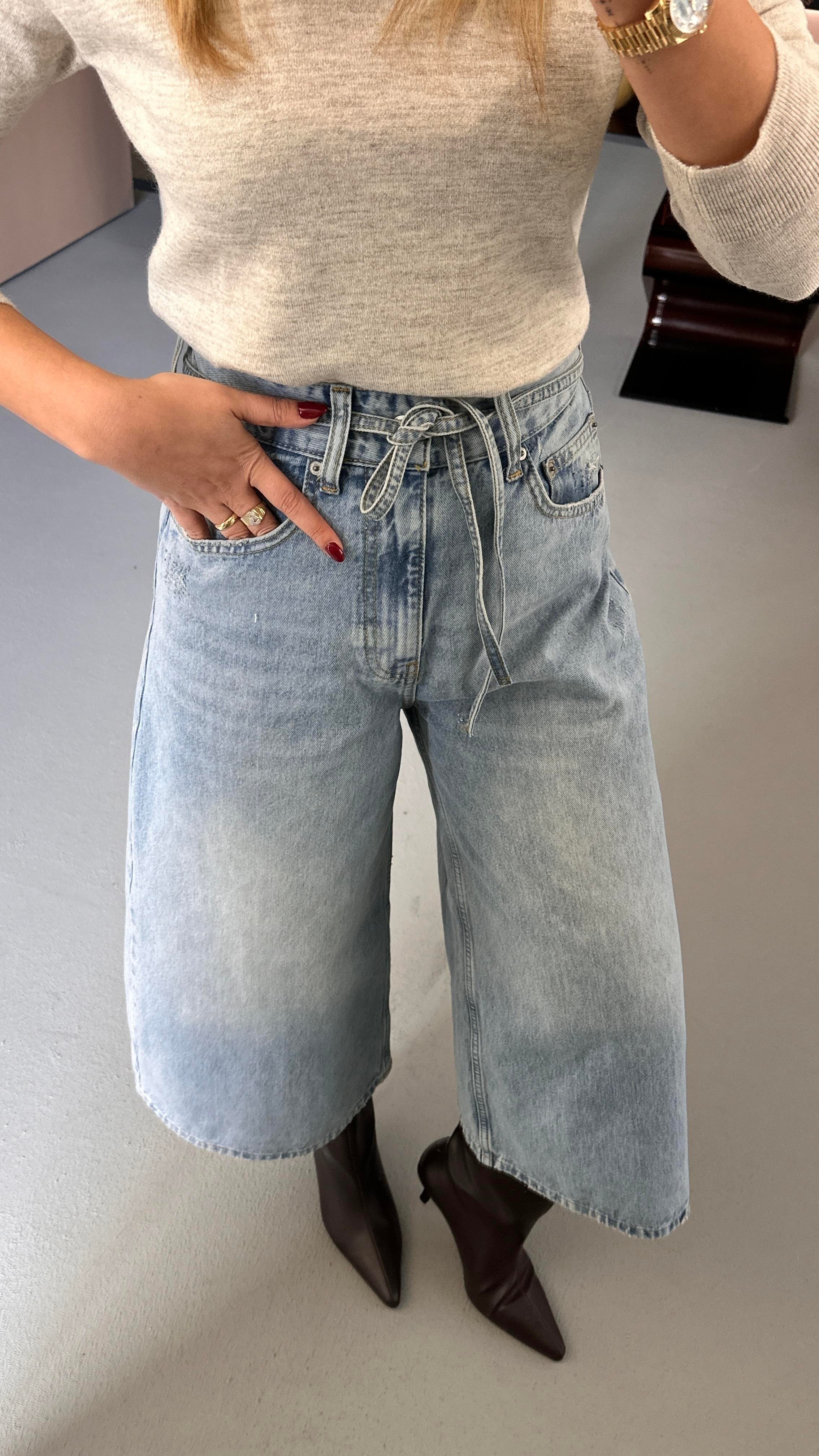 Premium Seri Kuşaklı Bermuda Mavi Jean