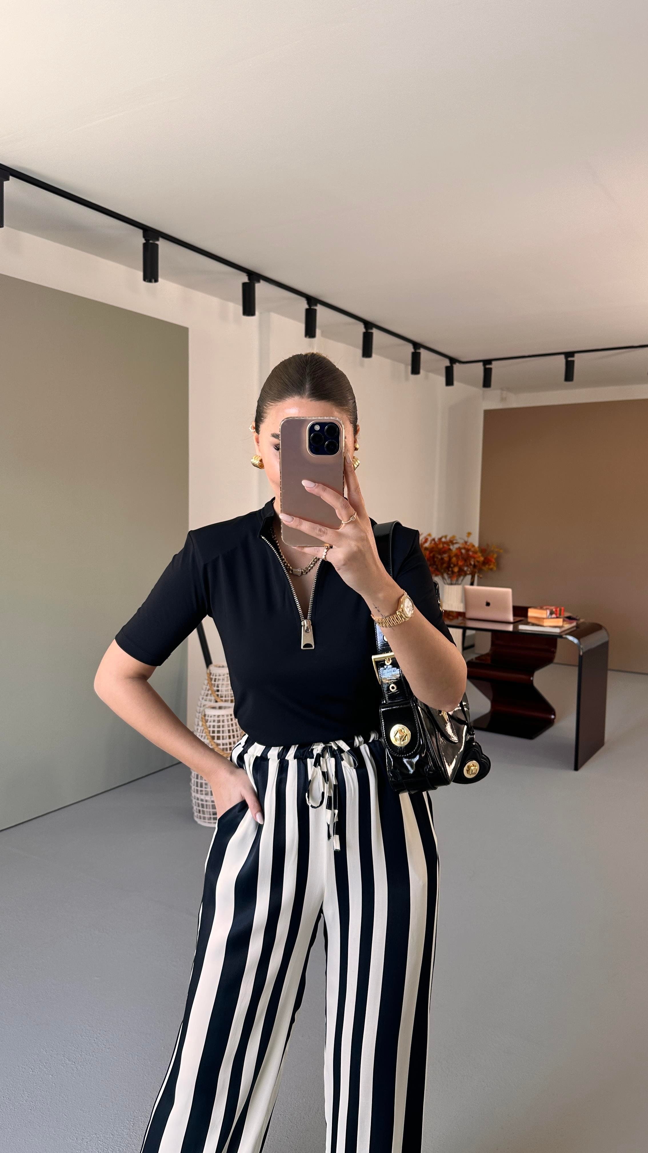 Yaka Fermuarlı Siyah Modal Bluz