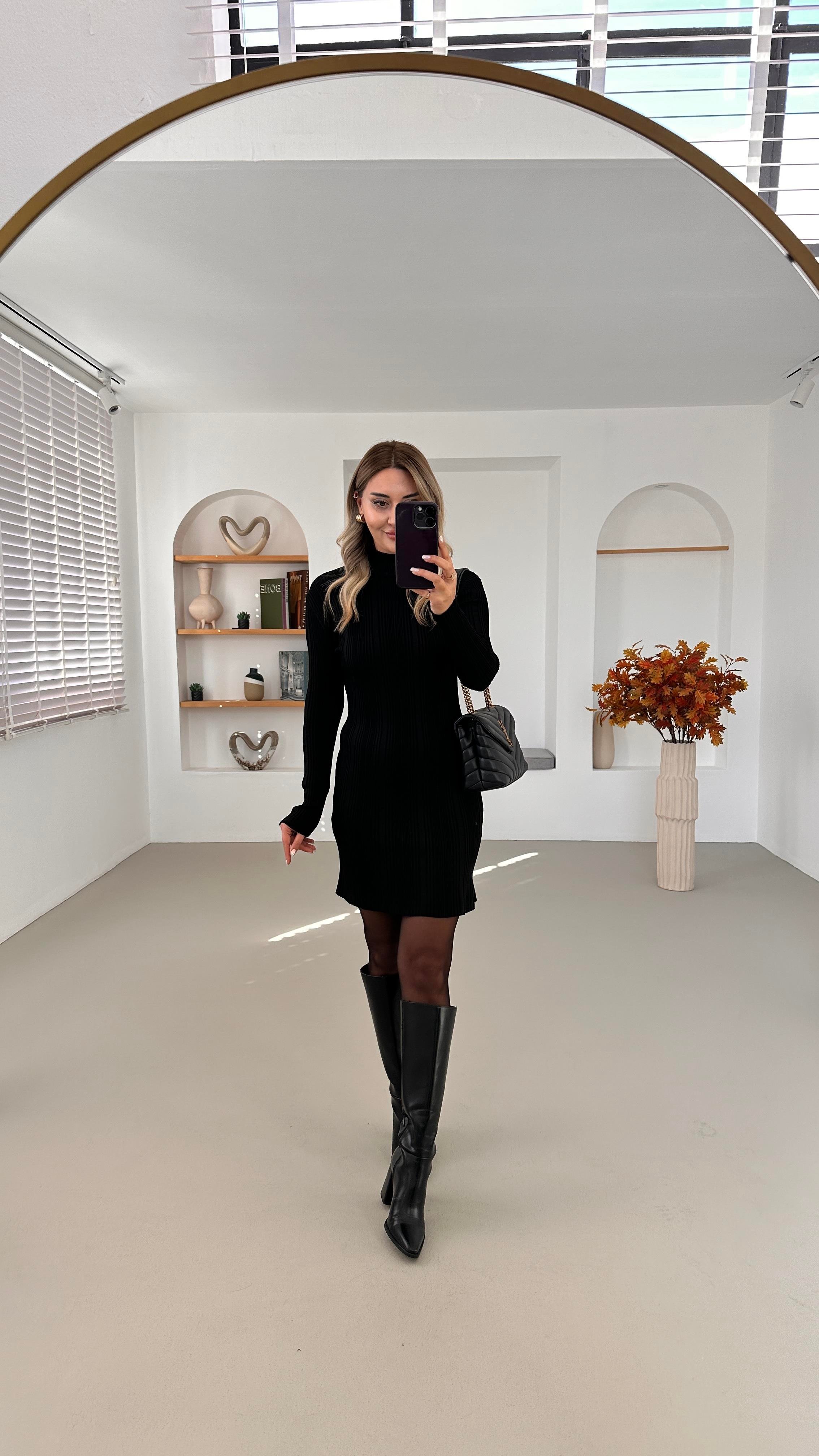 Yarım Balıkçı Yaka Siyah Triko Elbise