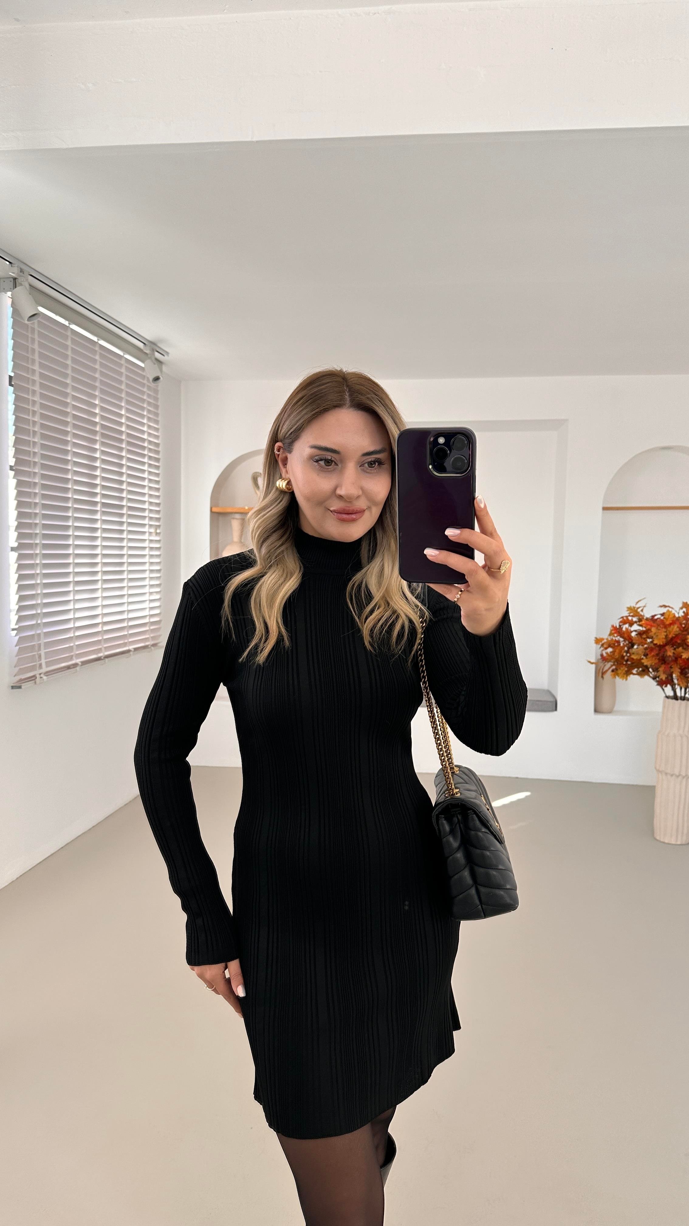 Yarım Balıkçı Yaka Siyah Triko Elbise