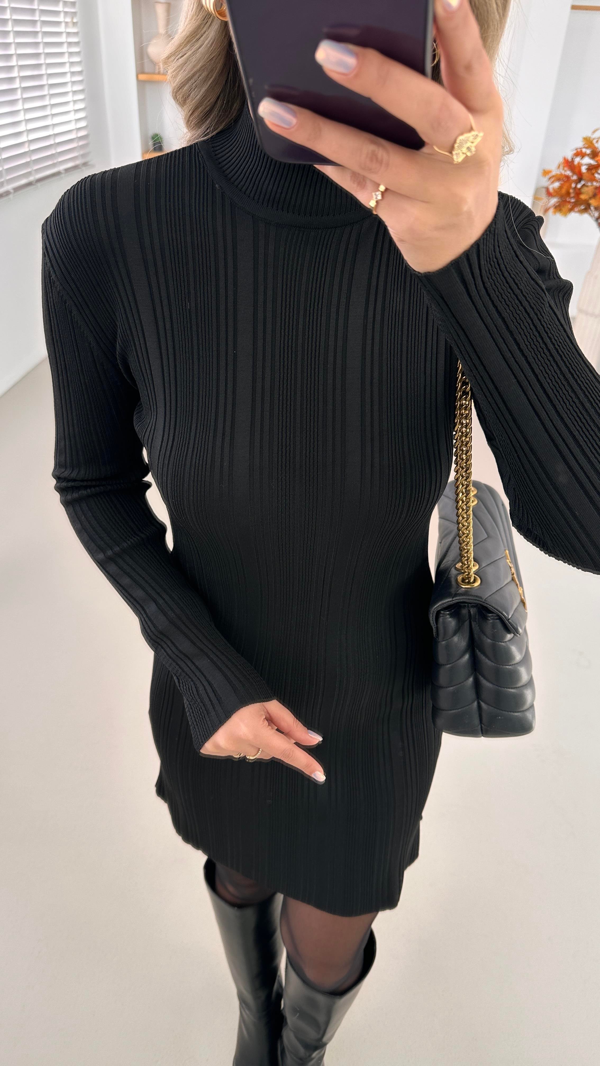 Yarım Balıkçı Yaka Siyah Triko Elbise