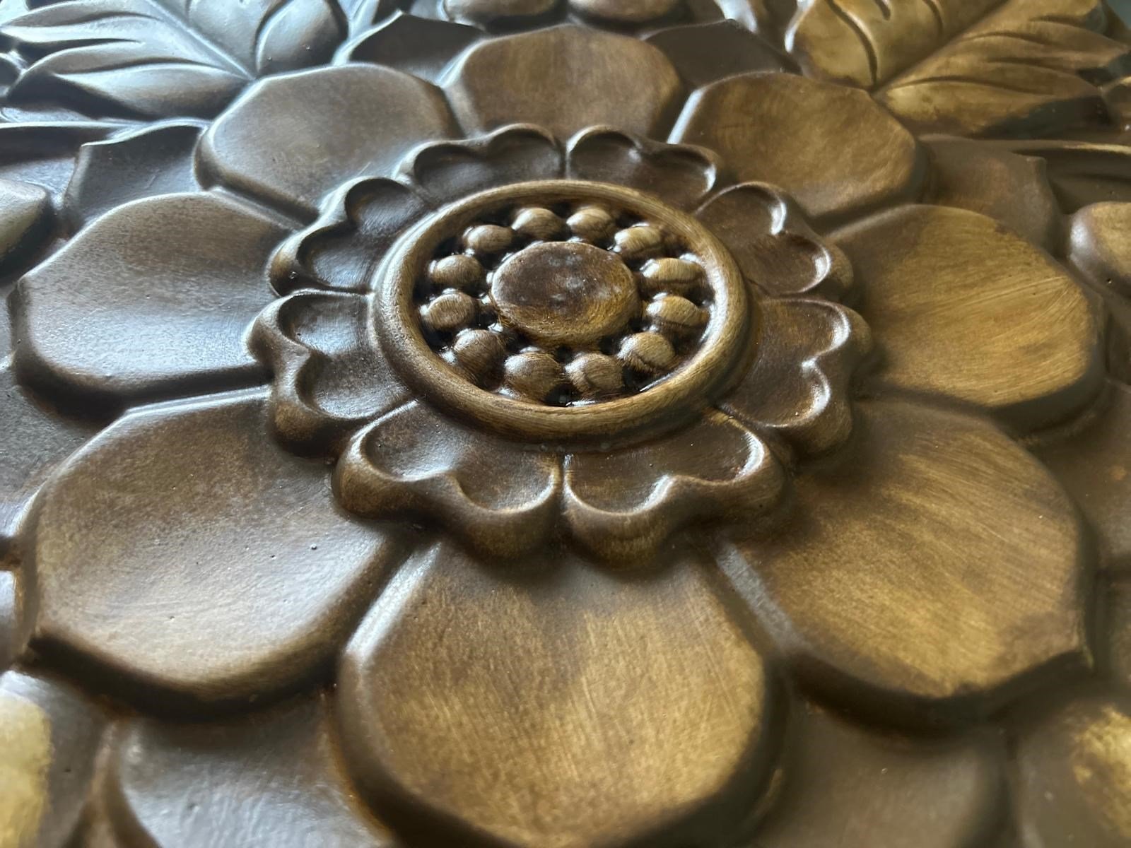 Lotus Motifli Dekoratif Duvar Paneli - Ahşap Görünümlü