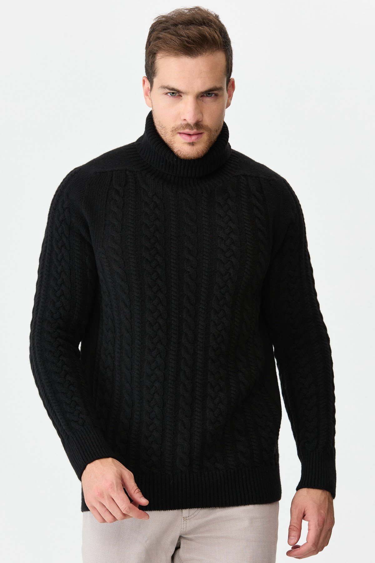22589Мужской свитер с круглым вырезом и косами, черный
