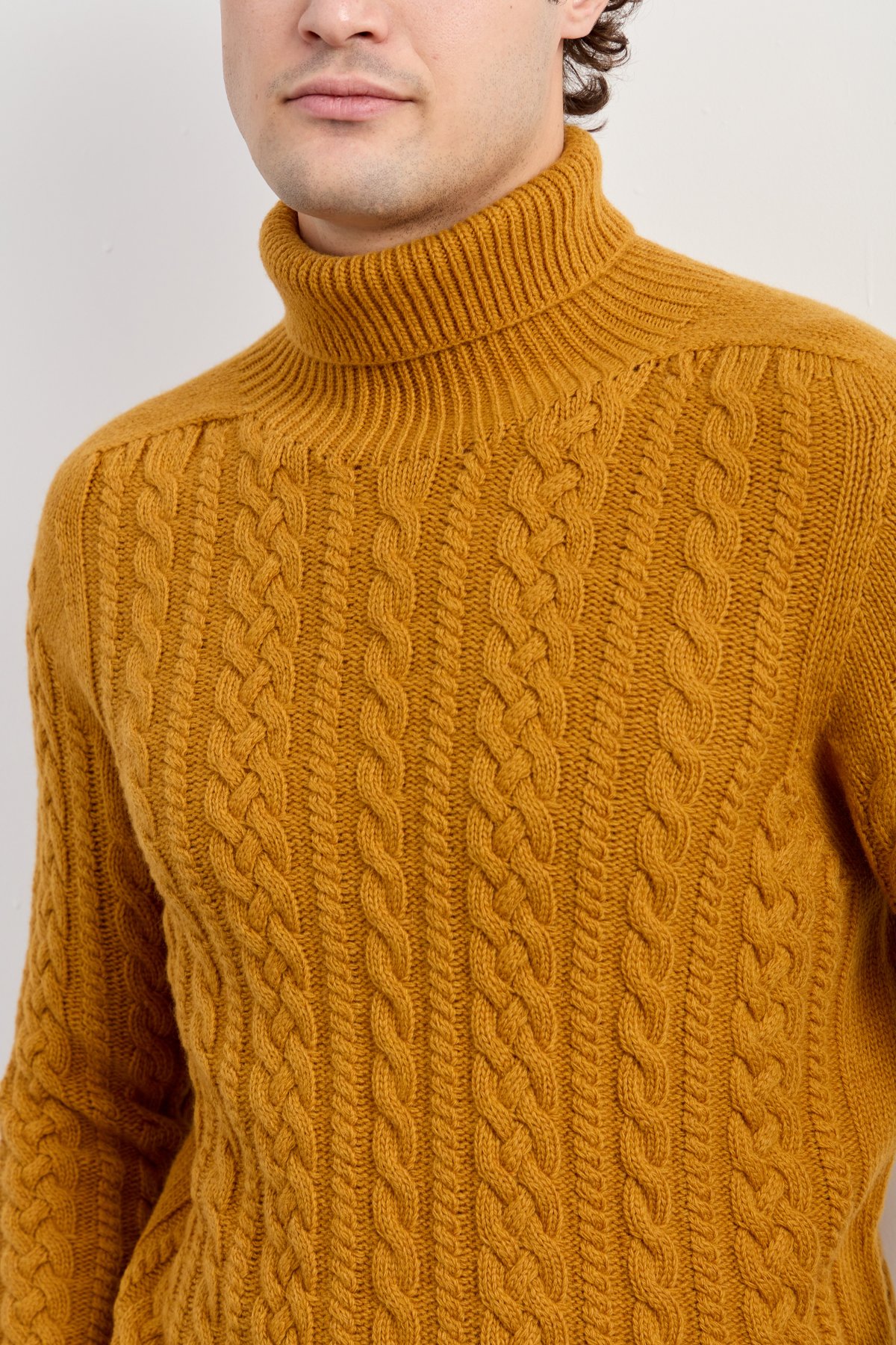 22589Erkek Balıkçı Yaka Saç Örgülü Yün Kazak Hardal