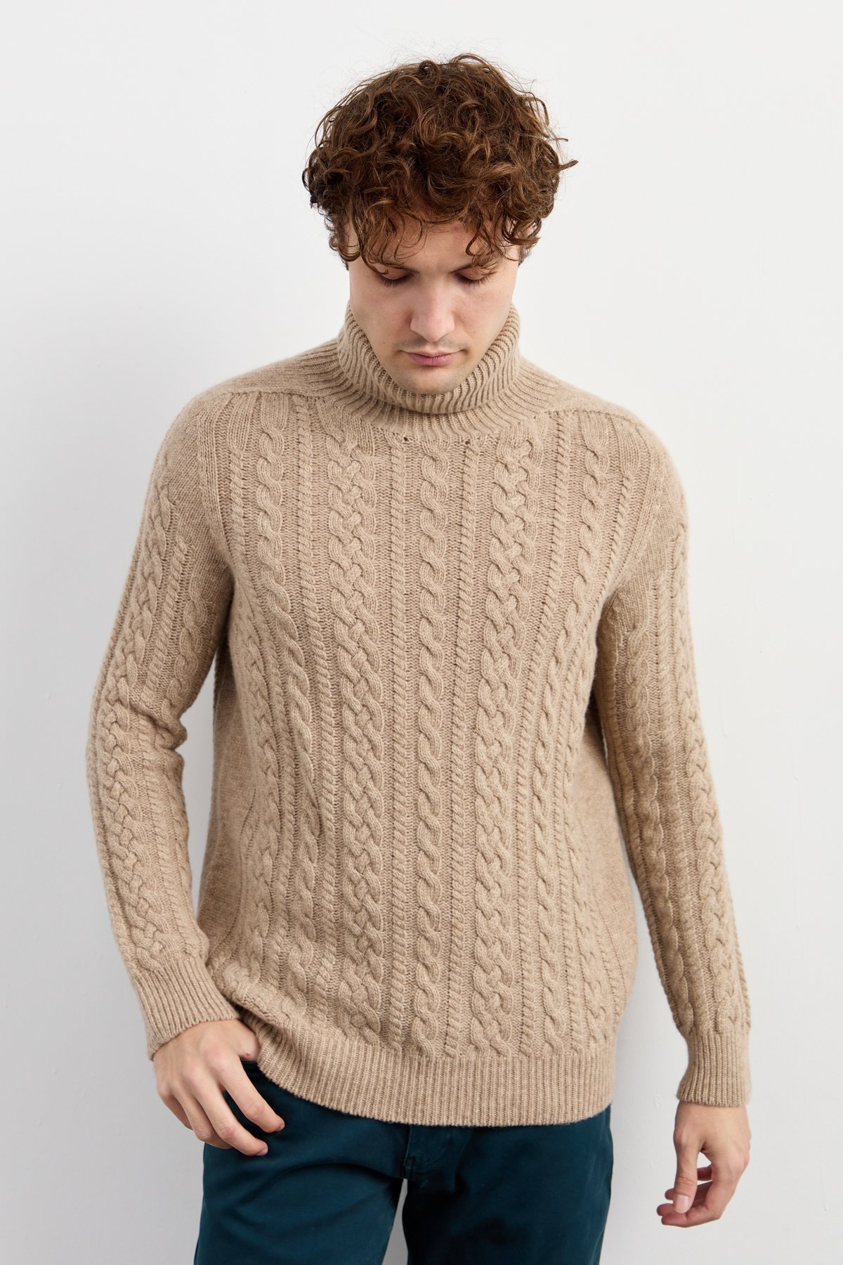 22589Erkek Balıkçı Yaka Saç Örgülü Yün Kazak K.Bej