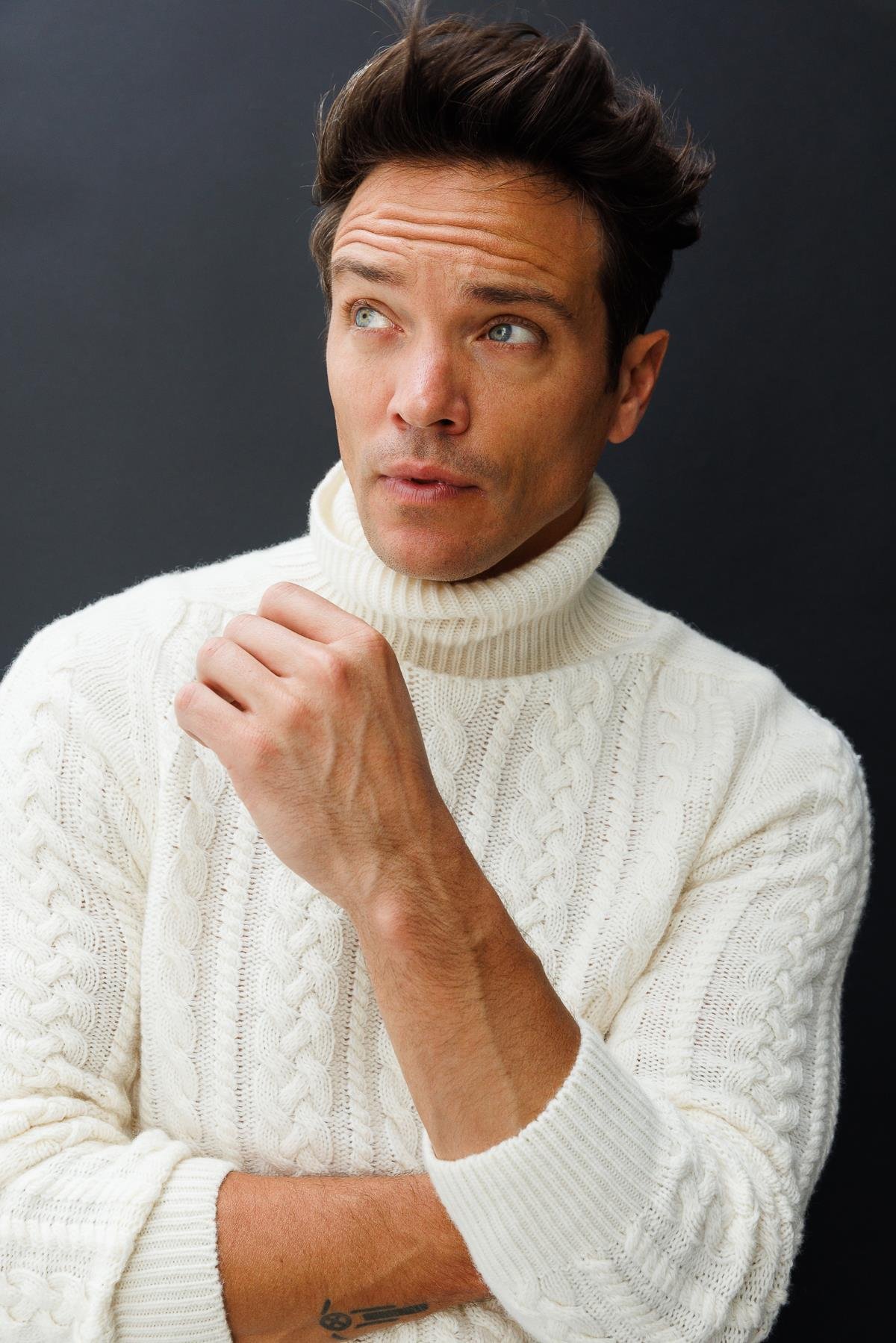 22589Мужская водолазка вязаный шерстяной свитер цвет кости