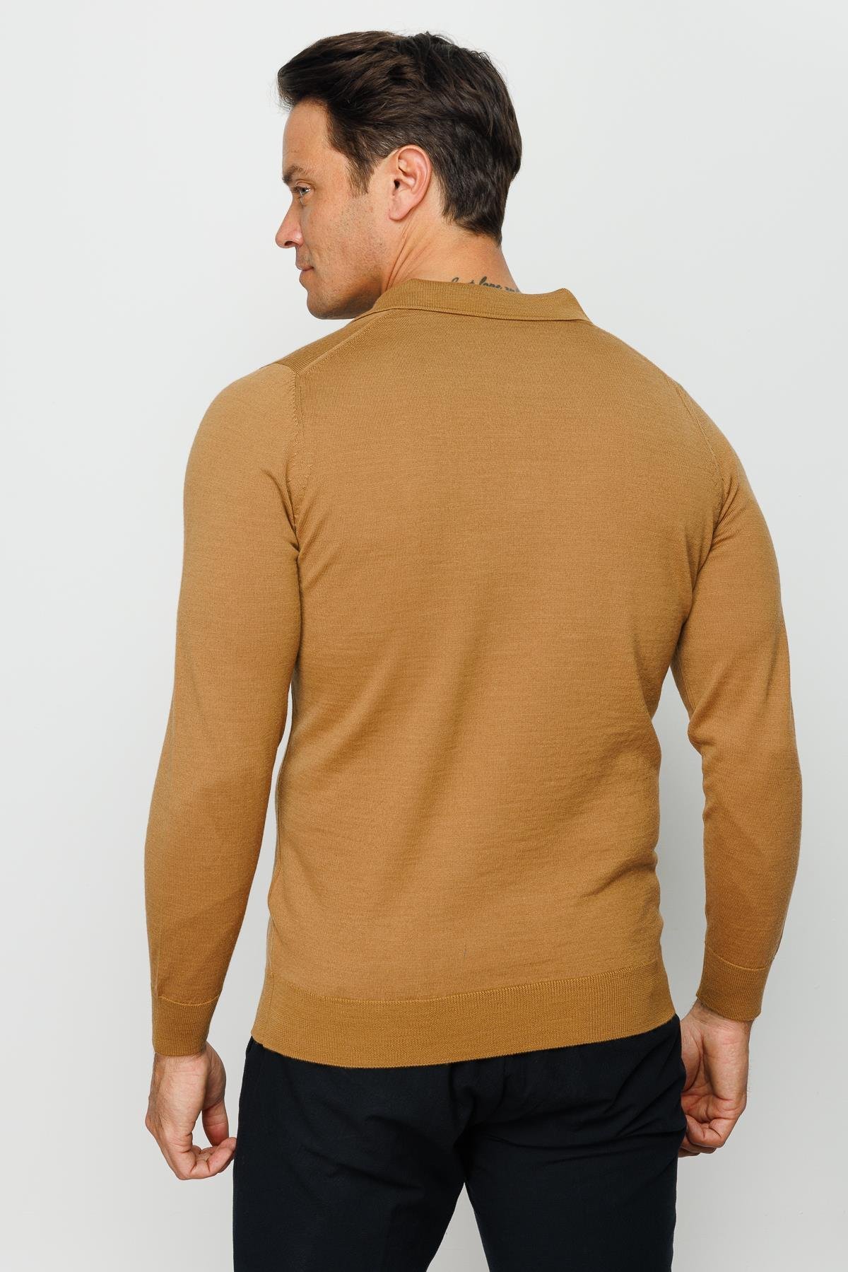 21601Мужской базовый трикотажный свитер с воротником-поло цвет Camel