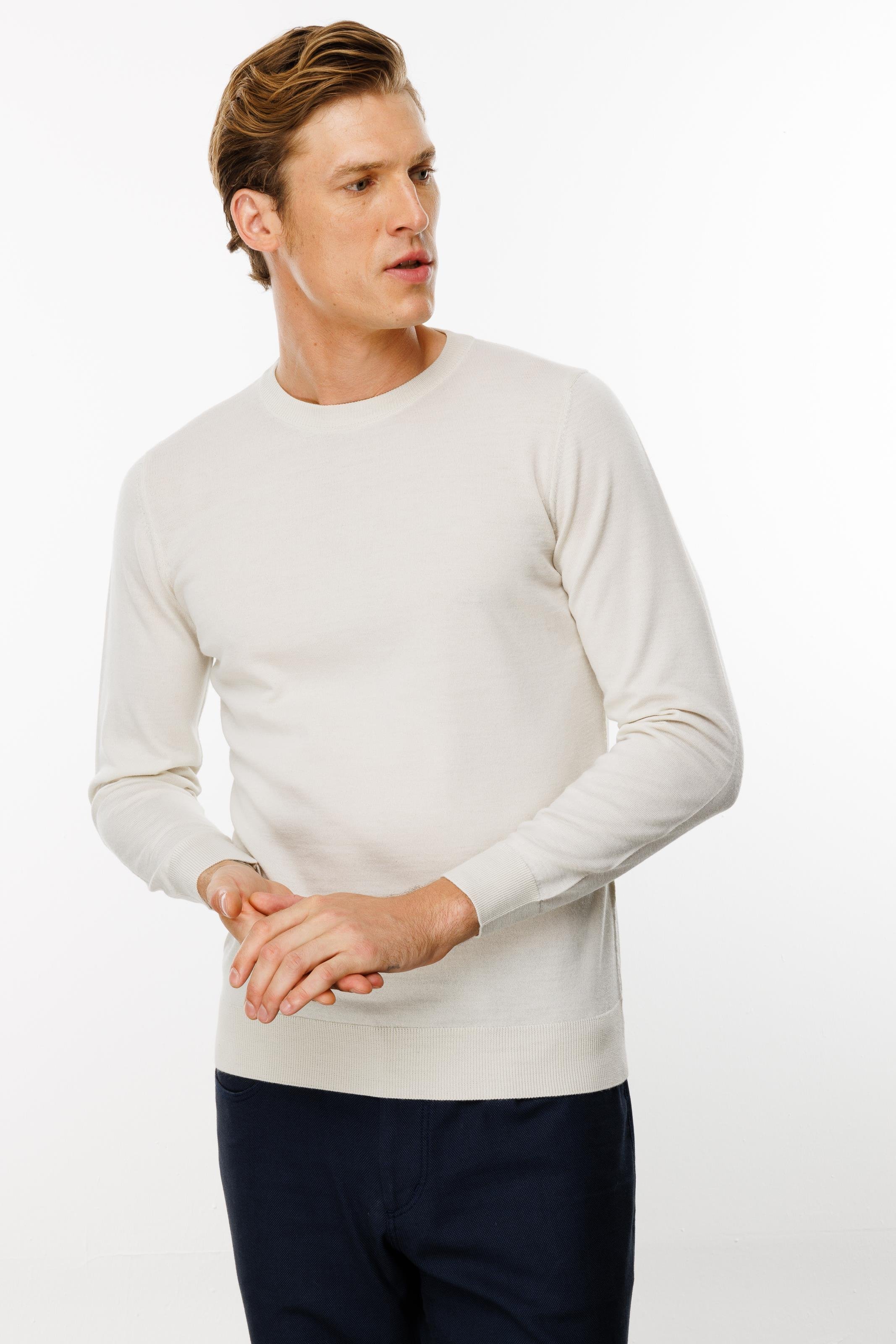 21603Классический трикотаж с круглым вырезом для мужчин Свитер цвета кости